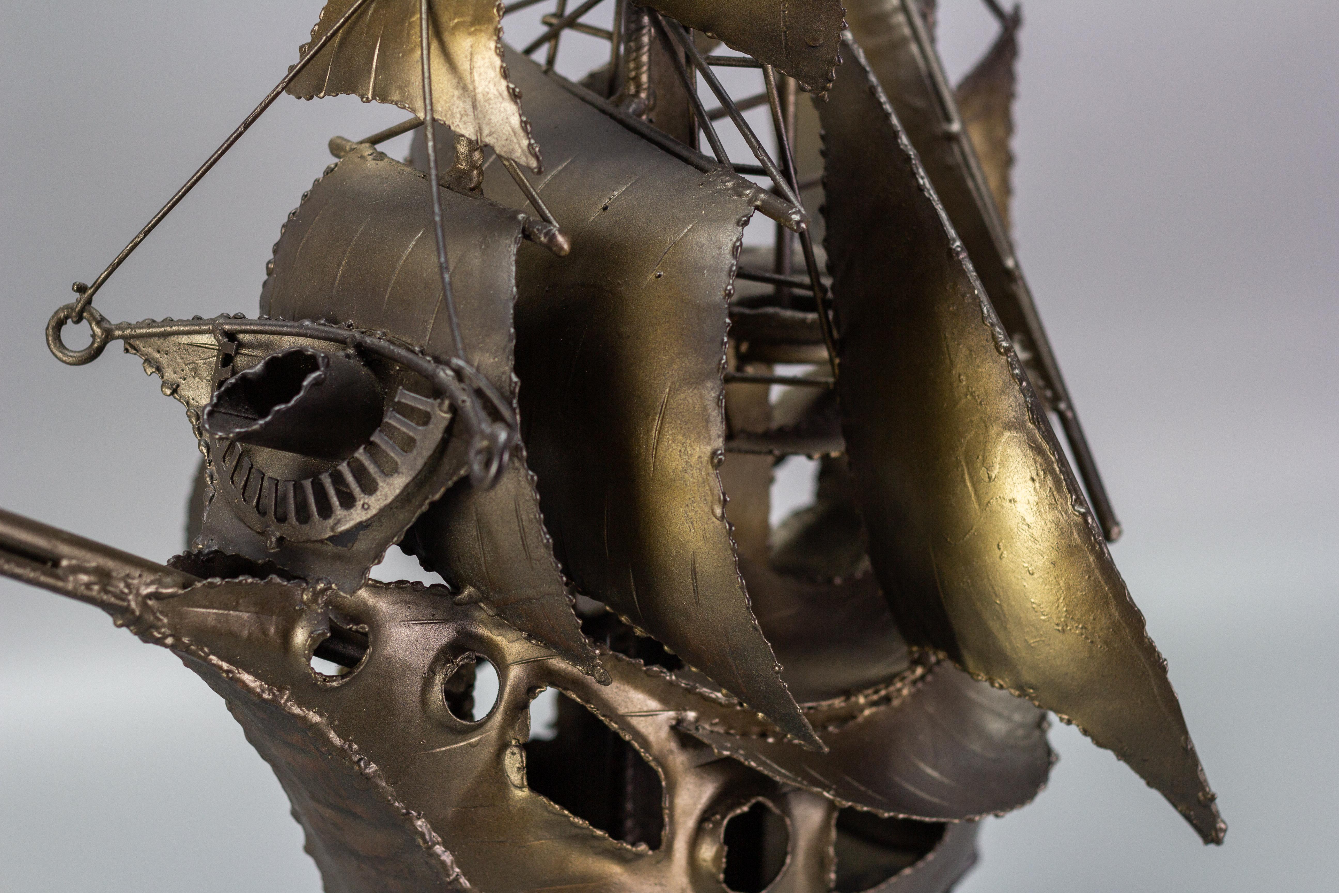 Industrial Style Metal Art Segelschiff Skulptur im Angebot 3