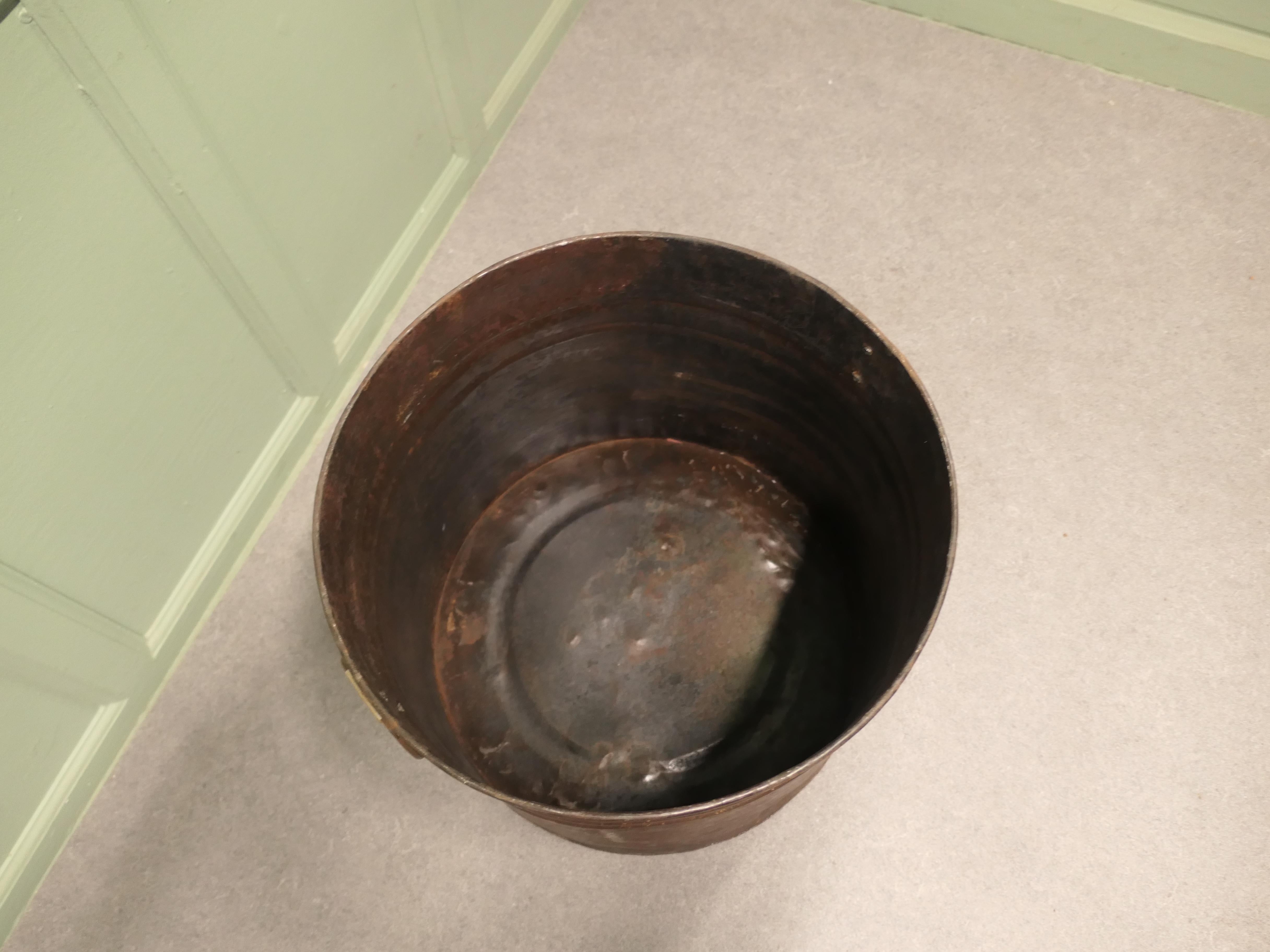 Metall-Behälter oder Pflanzgefäß im industriellen Stil (Frühes 20. Jahrhundert) im Angebot