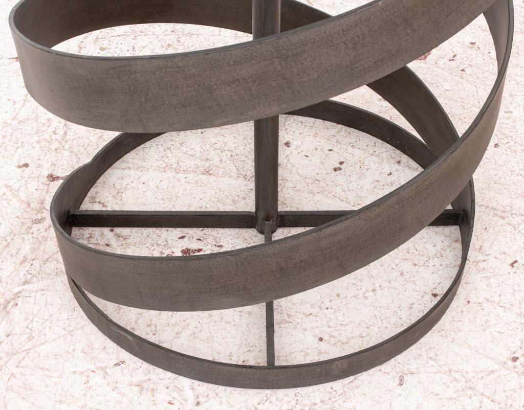 20i�ème siècle Table d'appoint en métal en spirale de style industriel