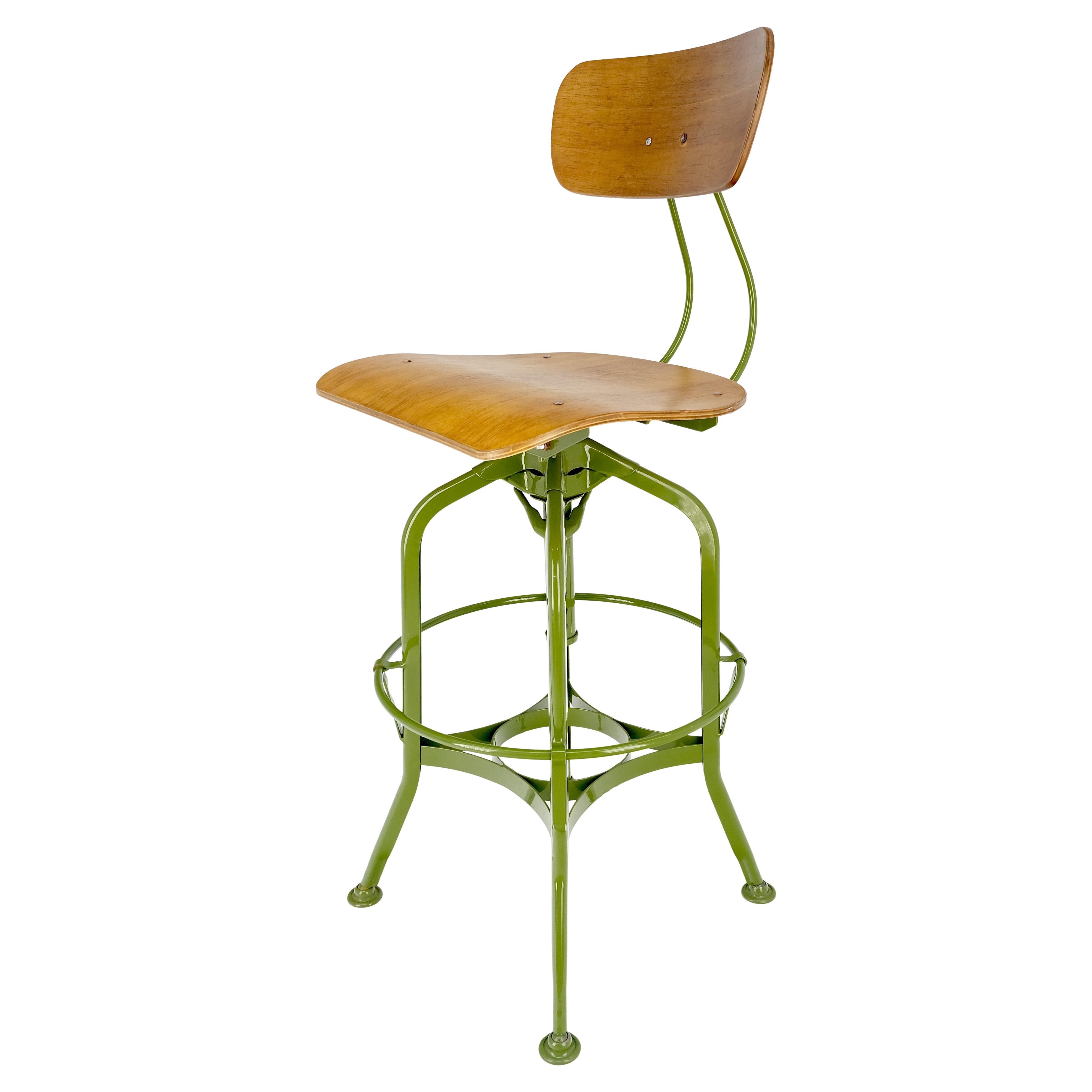Sedute in compensato modellato in stile industriale Sgabello da disegno industriale MINT!