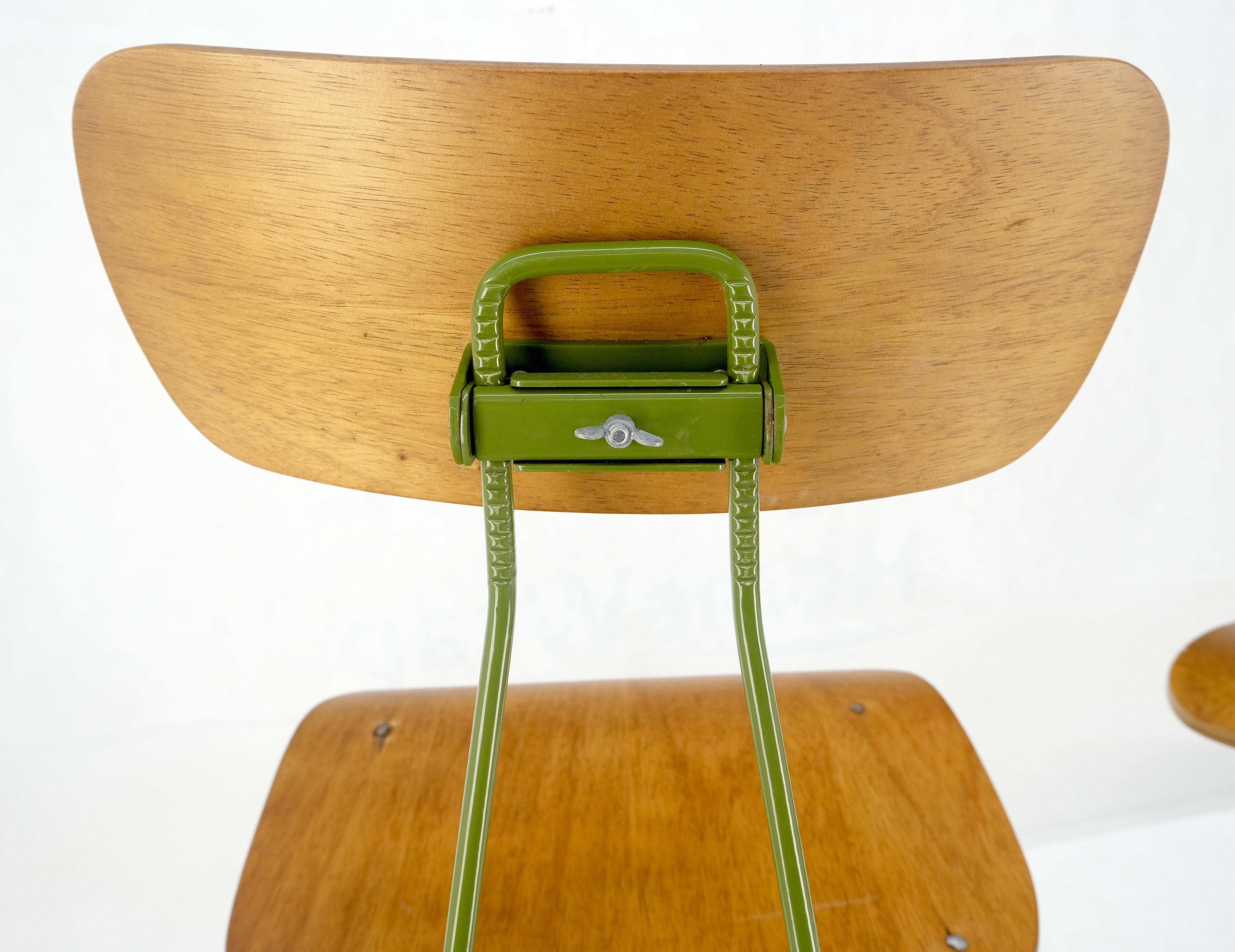 Industrial Style Molded Plywood Seats Industrial Drafting Stools MINT! In Excellent Condition In Rockaway, NJ