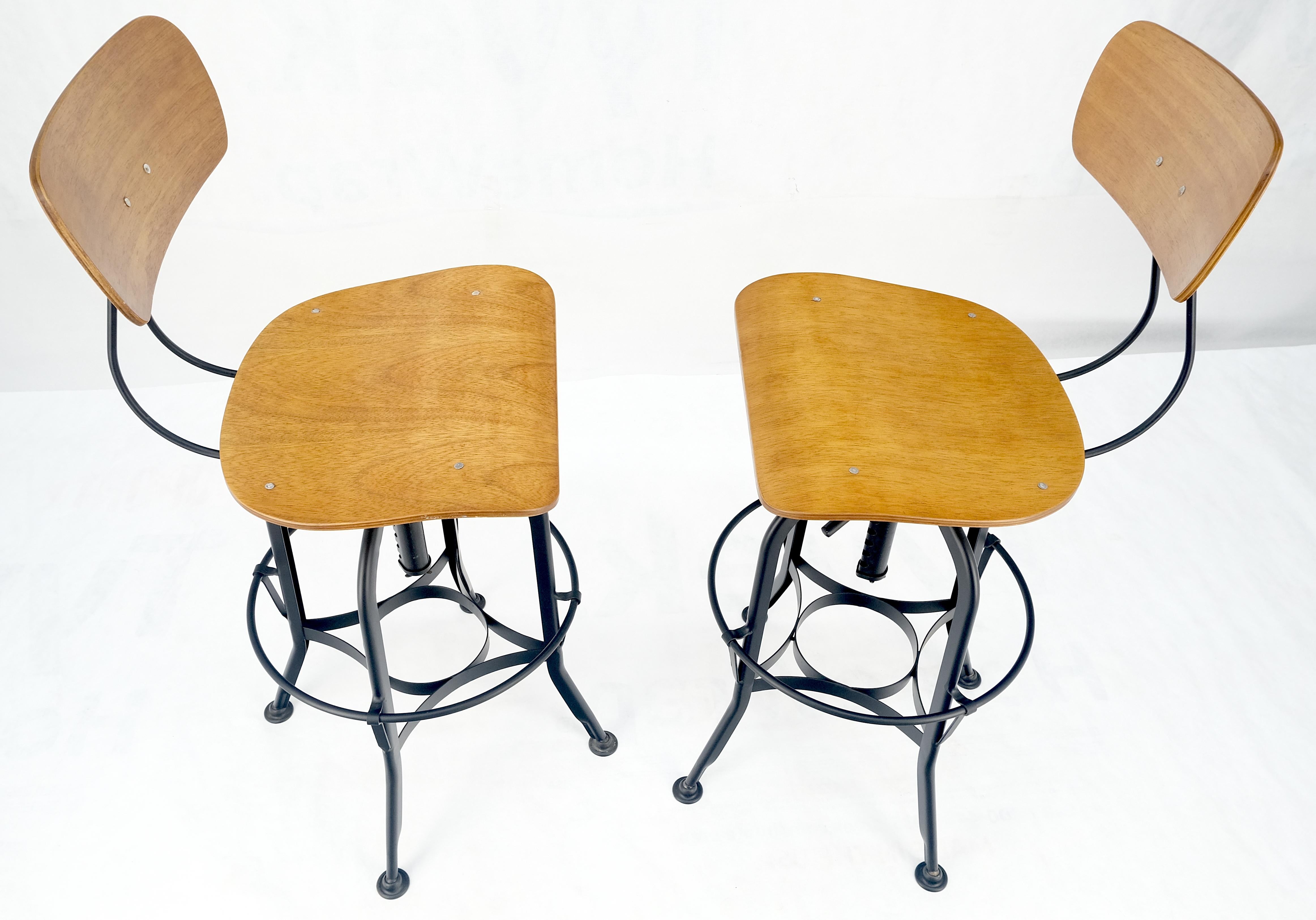 Industrial Style geformte Sperrholz Sitze Industrial Drafting Hocker MINT! im Zustand „Hervorragend“ im Angebot in Rockaway, NJ