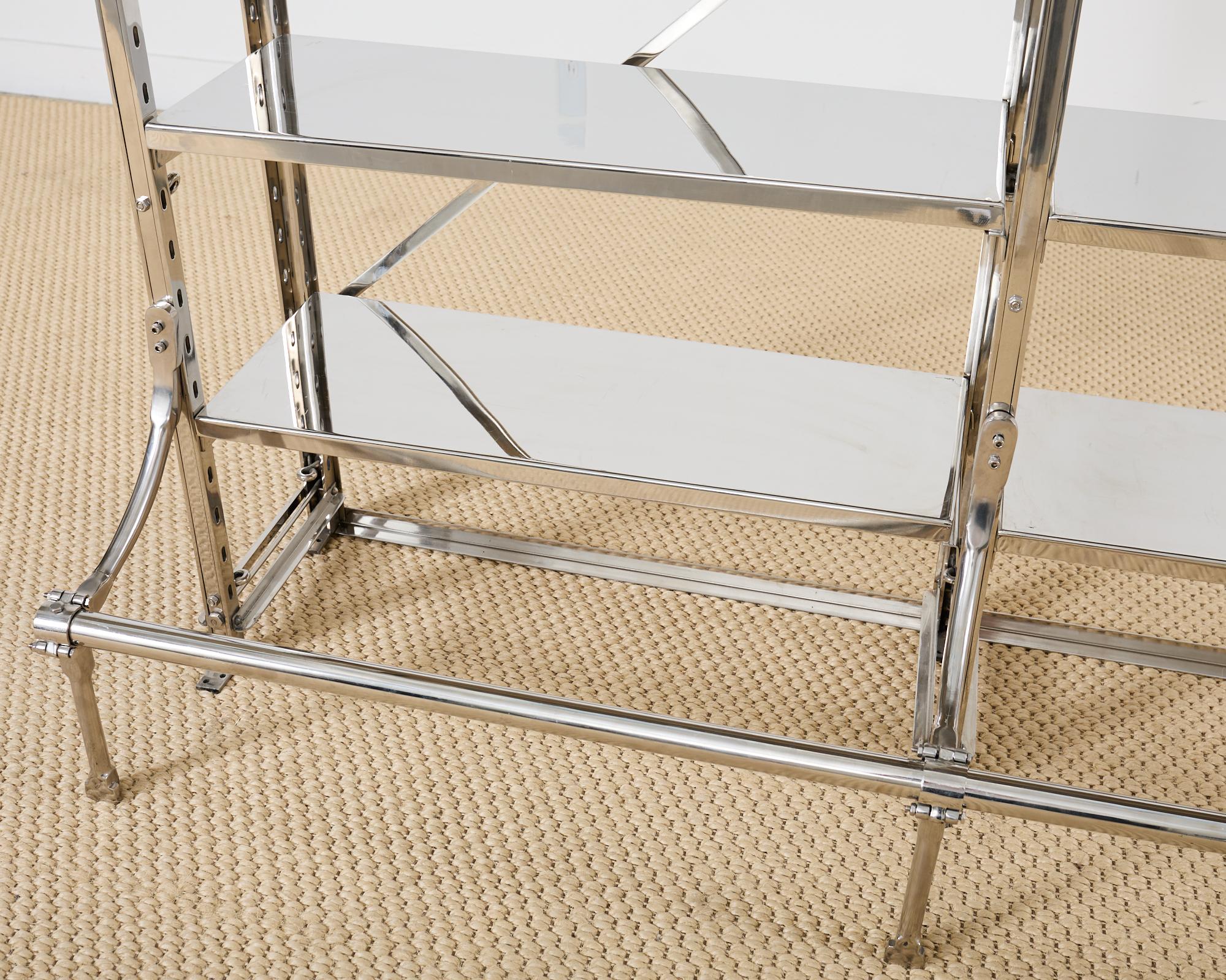 Libreria Etagere in acciaio lucido in stile industriale con gradino in vendita 5