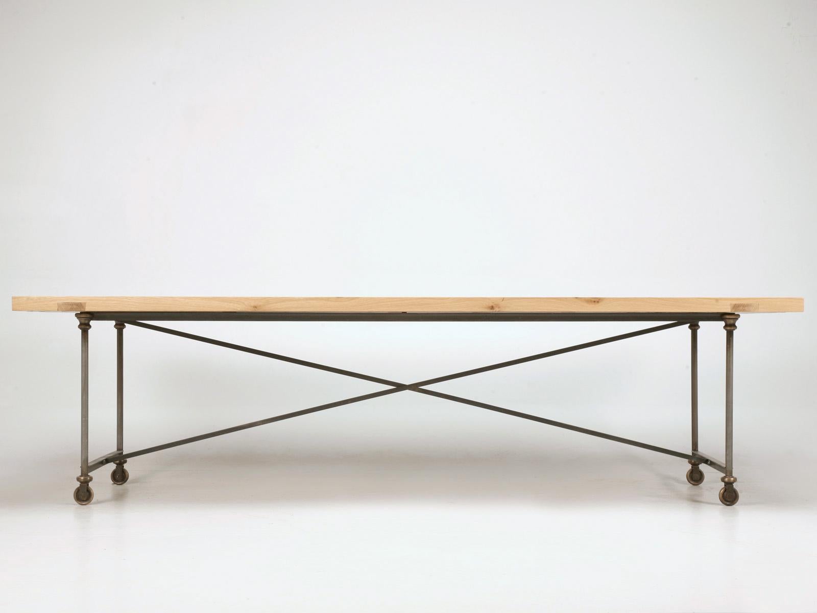 Américain Table de cuisine ou table de salle à manger de style industriel en acier, bronze et pin récupéré en vente