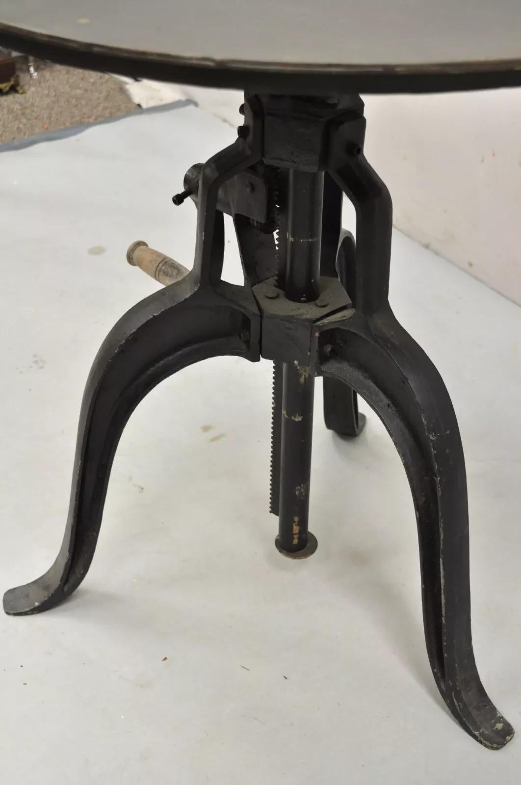 Table d'appoint de pub ronde de 30 pouces de style industriel en acier et métal réglable en vente 3