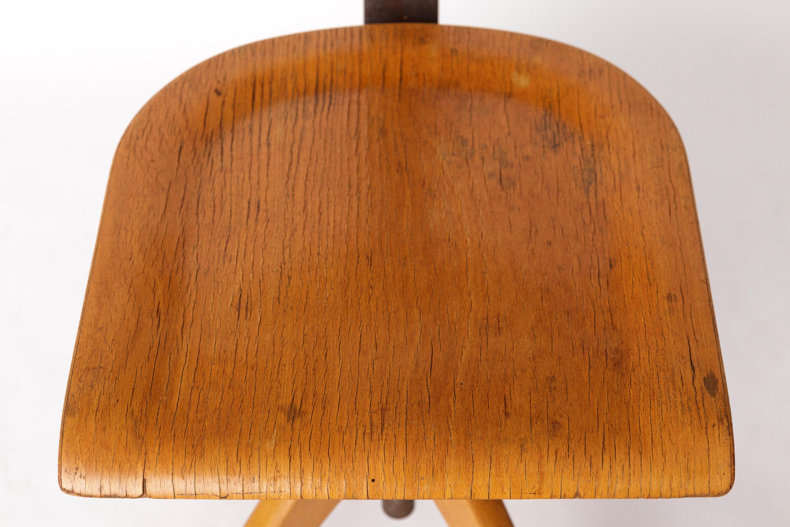 Allemand Chaise pivotante industrielle par Ama Elastik - 1950s Vintage Bauhaus Design en vente