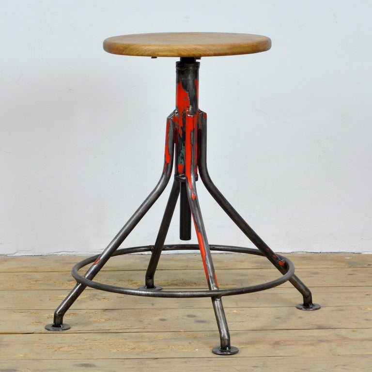 Industrial workstool from the 60's. With a iron base and a wooden seat. Adjustable in height. Maximum height: 70 cm. Minimal height: 54 cm.
4 pieces in stock.