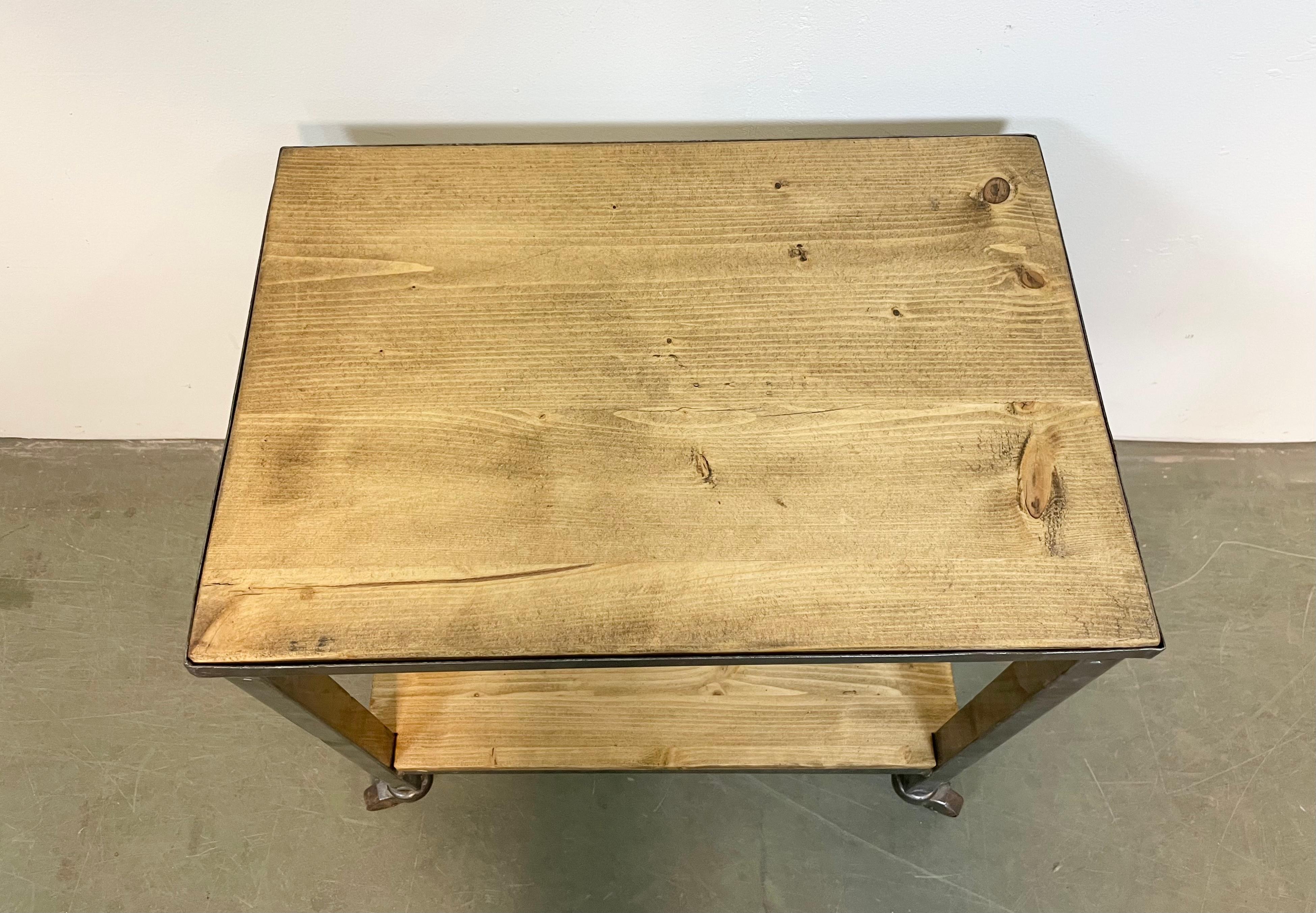 Industrial Table on Wheels, 1960s For Sale 1