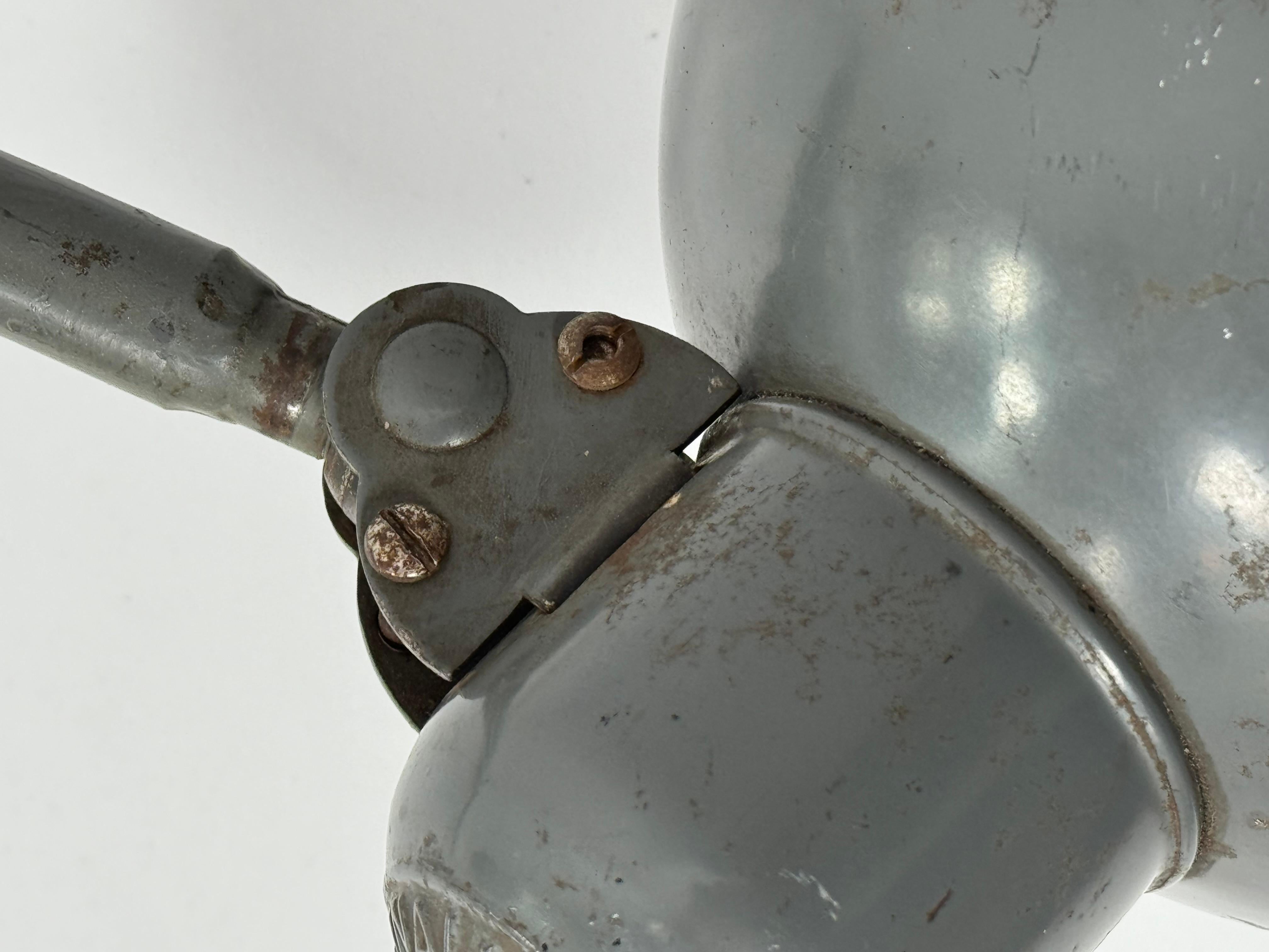 Fait à la machine Lampe industrielle Task de Kaiser Dell en vente