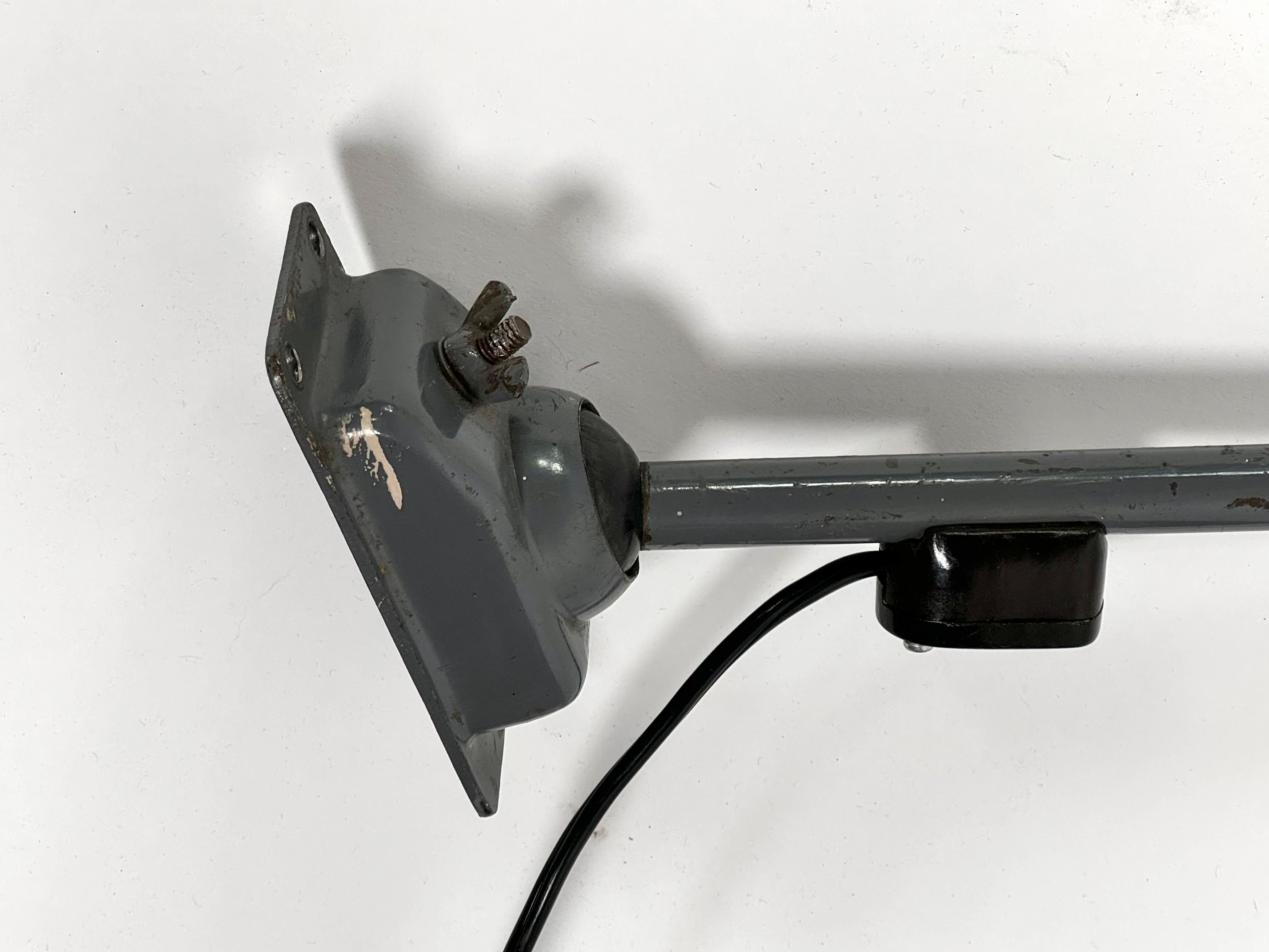 Milieu du XXe siècle Lampe industrielle Task de Kaiser Dell en vente