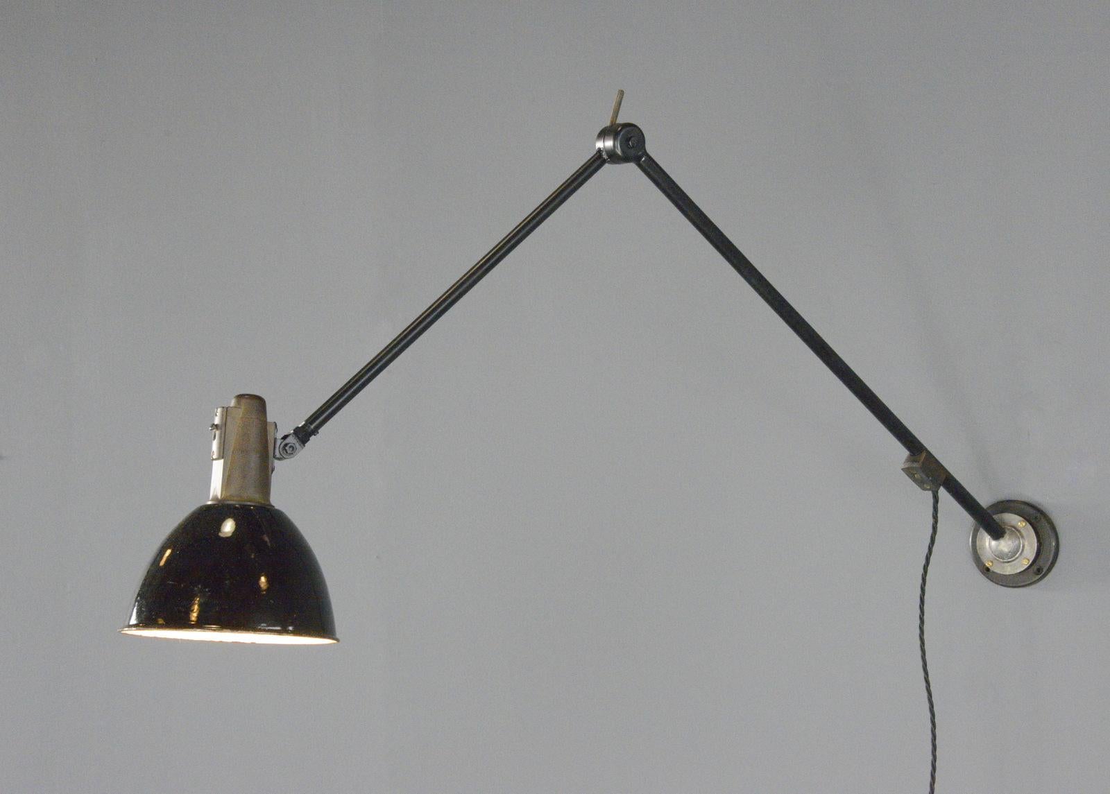 Allemand Lampe de travail industrielle par Willhelm Bader Circa 1930s en vente
