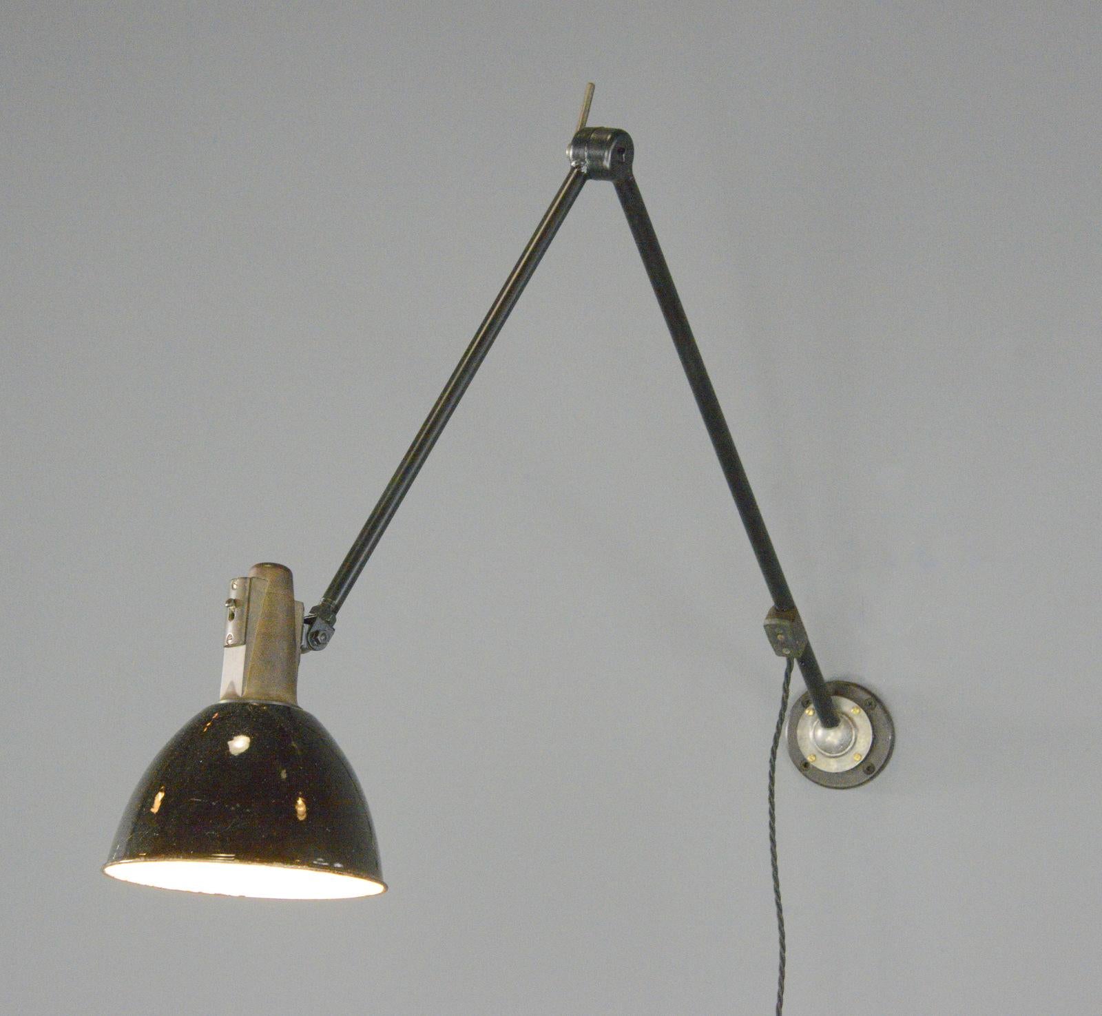 Lampe de travail industrielle par Willhelm Bader Circa 1930s Bon état - En vente à Gloucester, GB