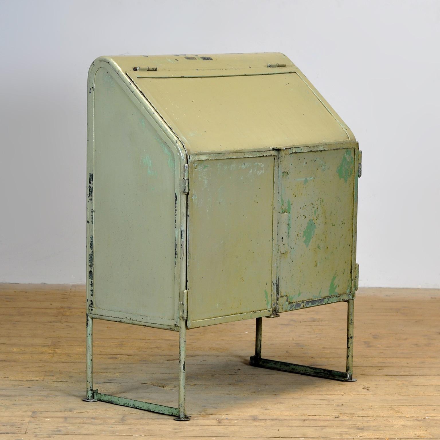 Industrieller Werkzeugschrank, 1960er-Jahre (Deutsch)