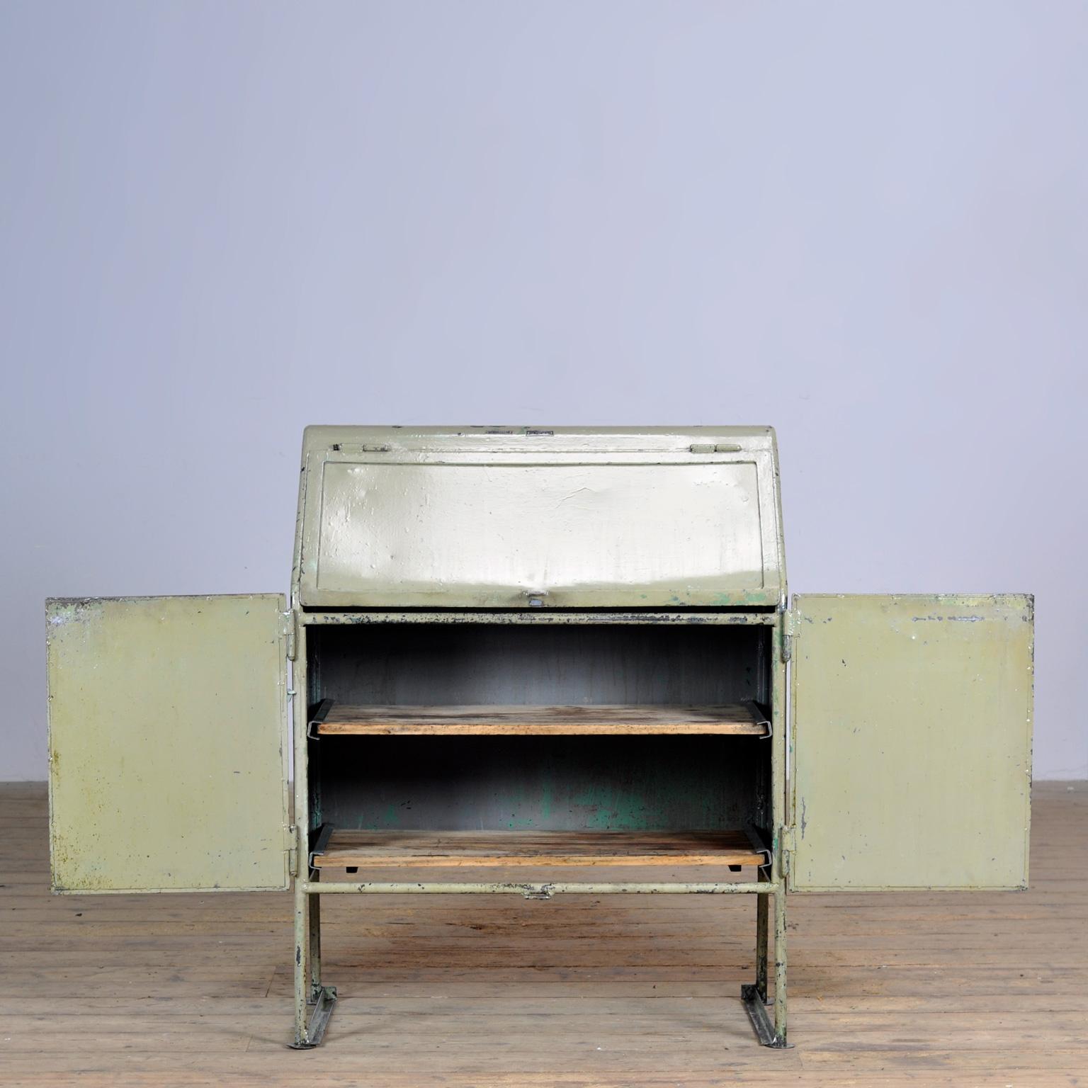 Industrieller Werkzeugschrank, 1960er-Jahre (Mitte des 20. Jahrhunderts)