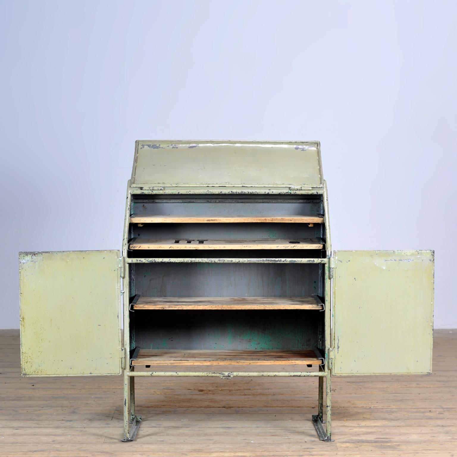 Industrieller Werkzeugschrank, 1960er-Jahre (Eisen)