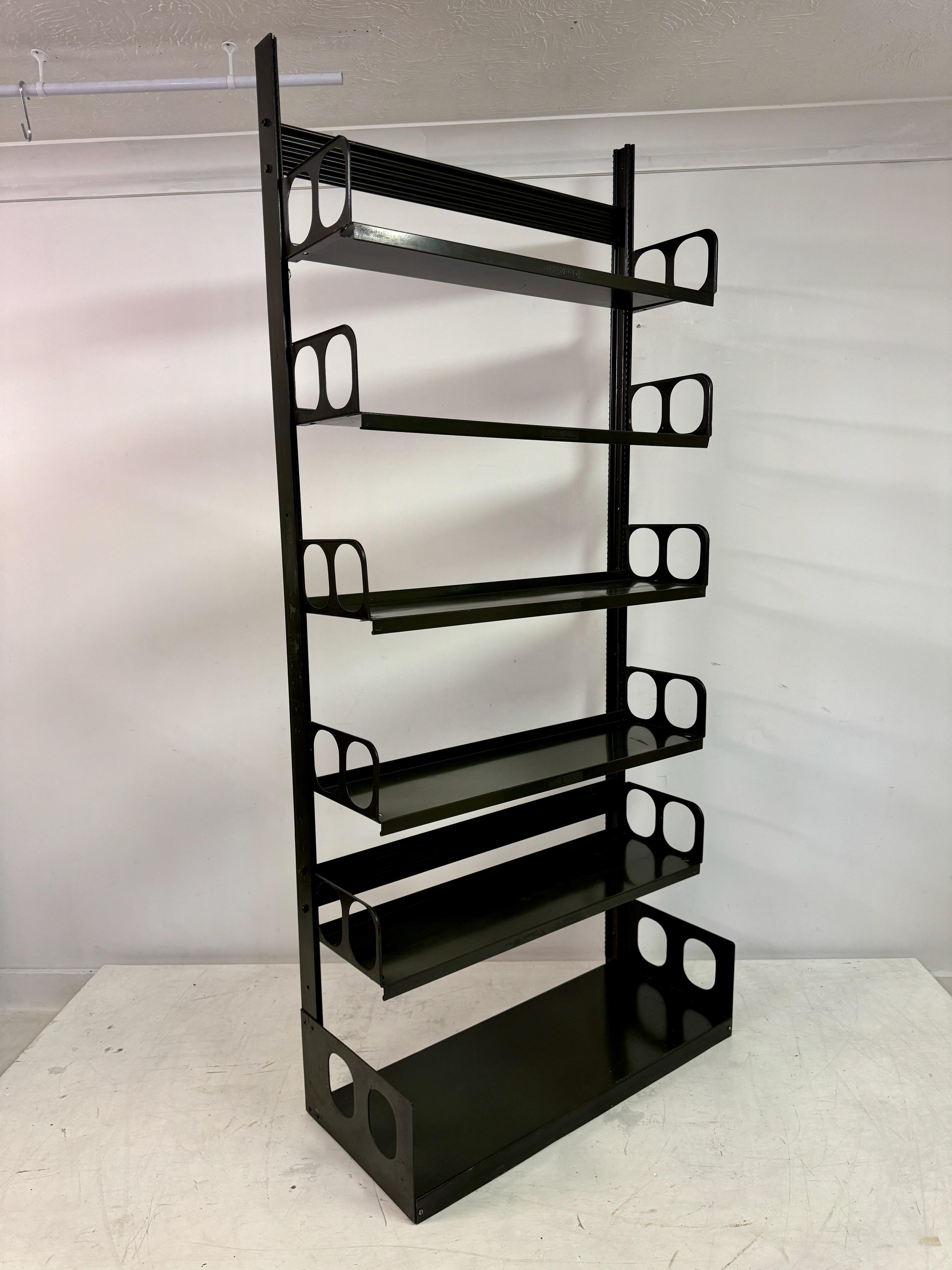 Libreria o scaffale industriale Trienniale in Greene & Greene di Lips Vago in vendita 4