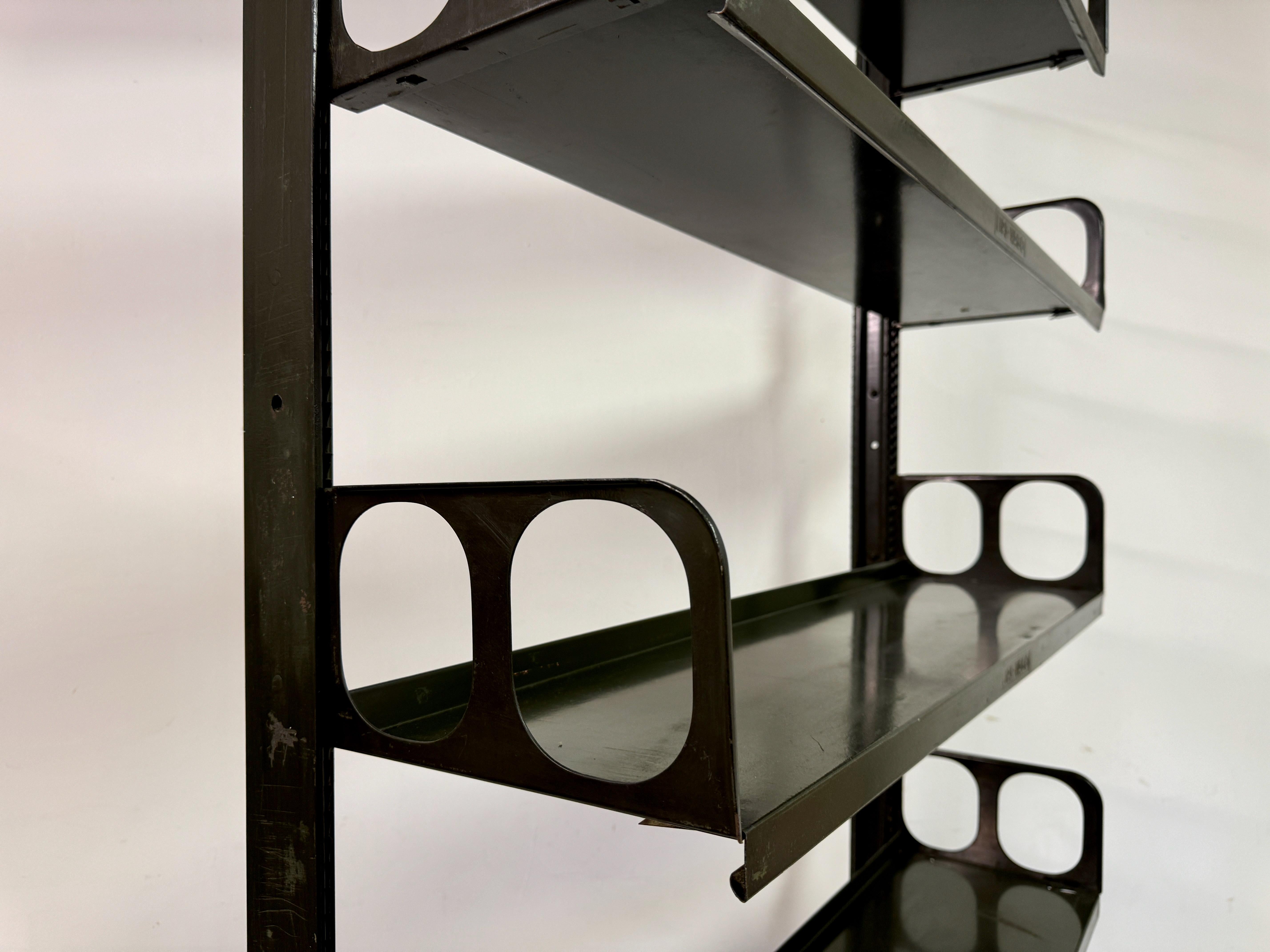 Libreria o scaffale industriale Trienniale in Greene & Greene di Lips Vago in vendita 7