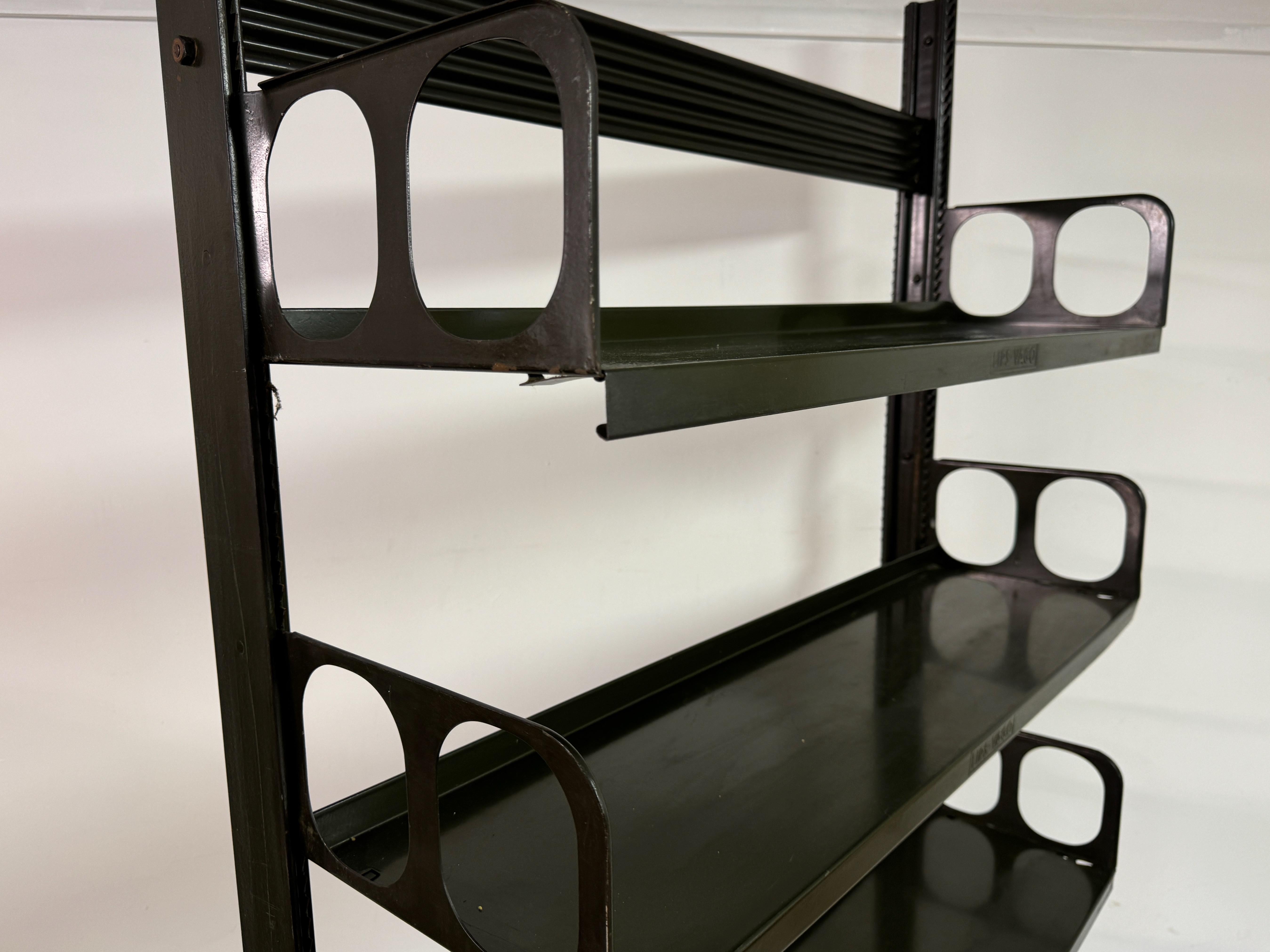 Libreria o scaffale industriale Trienniale in Greene & Greene di Lips Vago in vendita 8