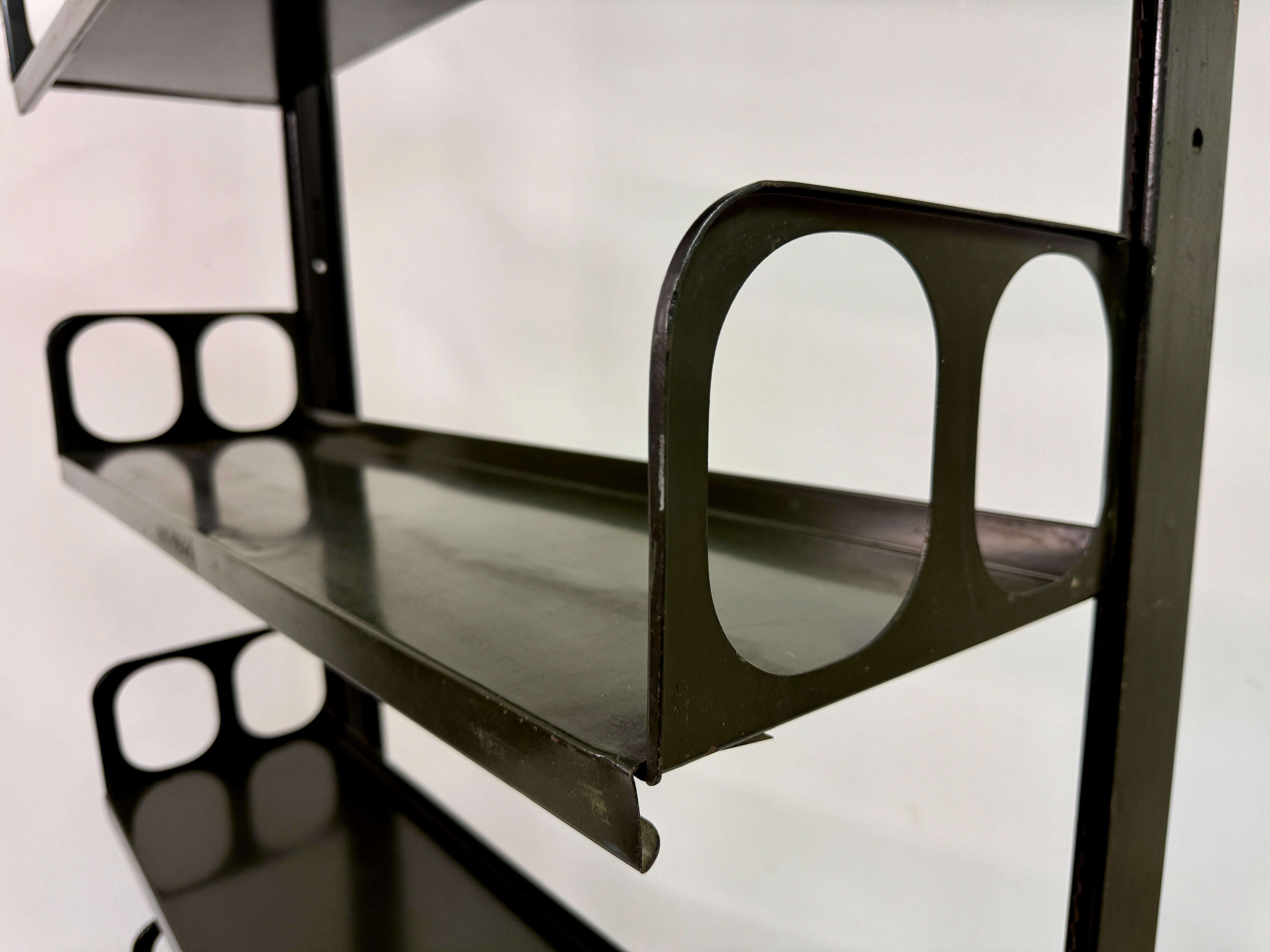 Libreria o scaffale industriale Trienniale in Greene & Greene di Lips Vago in vendita 12