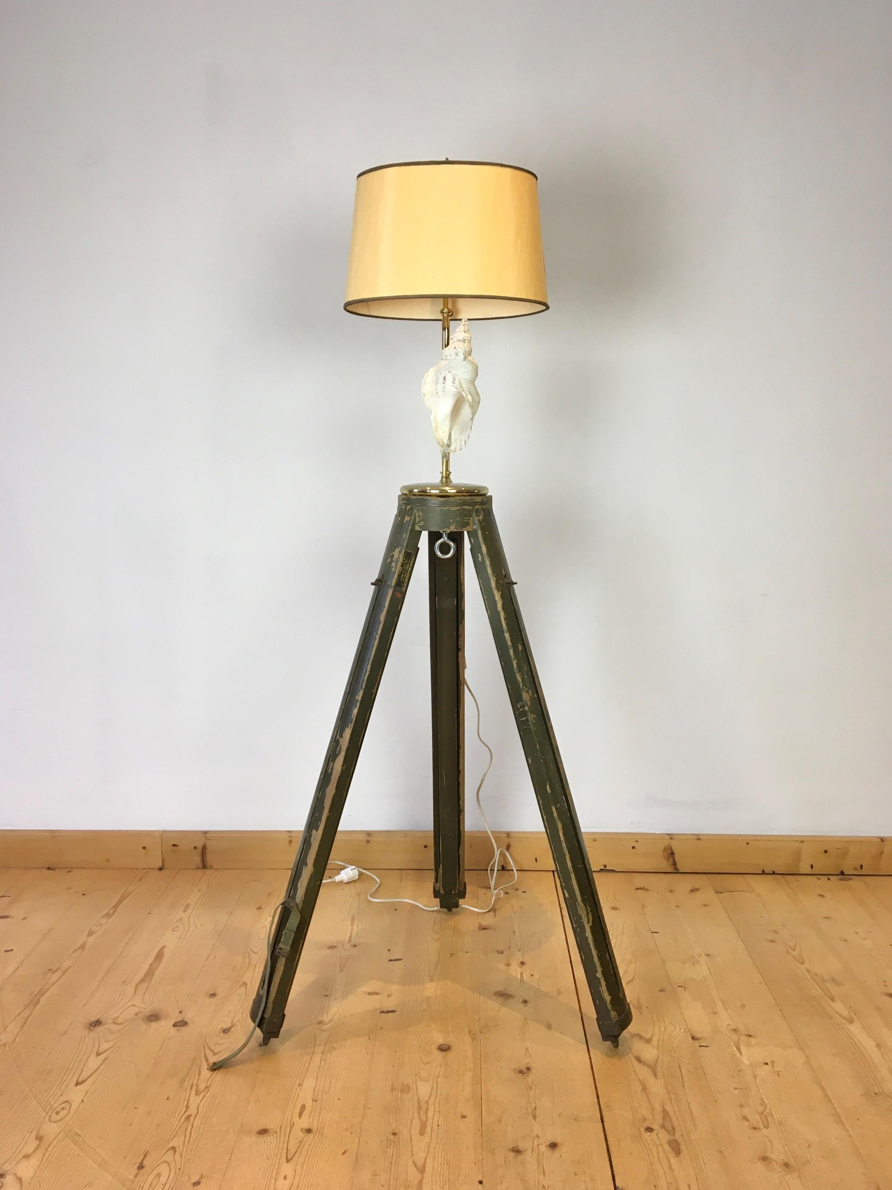Industrial Tripod, Signal Corps Us Army, Hanging Plant Holder Base, Pedestal  In Good Condition For Sale In Antwerp, BE