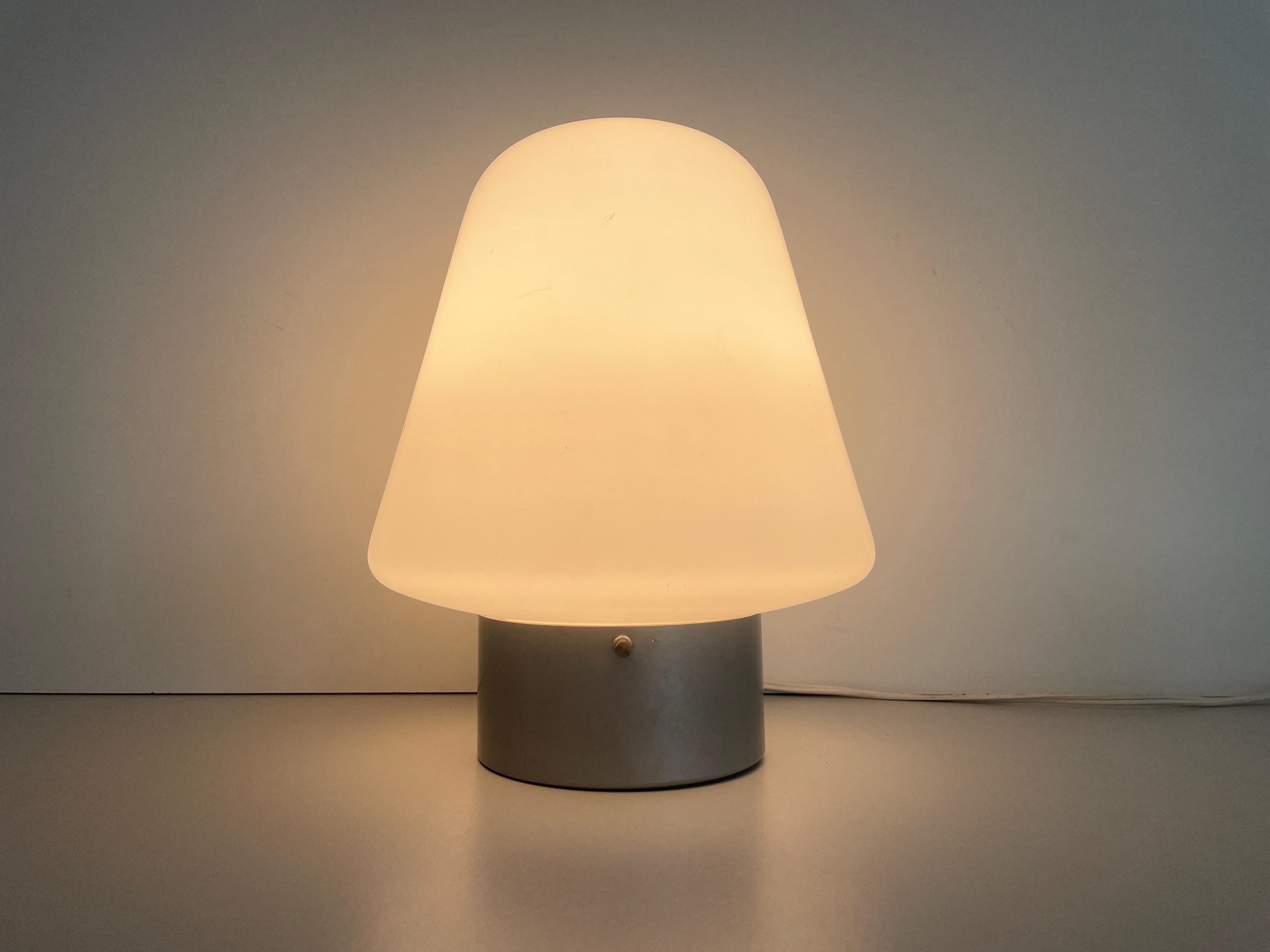 Applique simple en verre conique de type industriel par Stilnovo, années 1950, Italie en vente 7