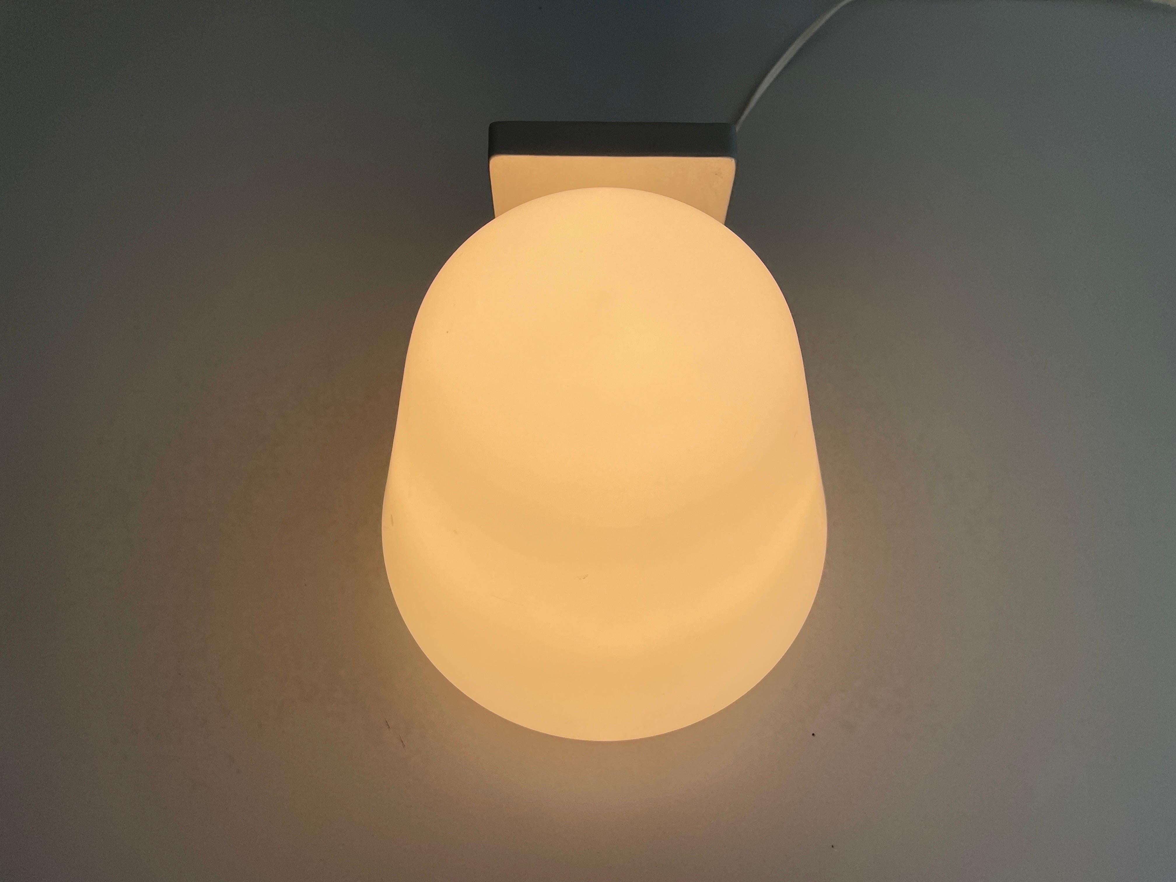 Applique simple en verre conique de type industriel par Stilnovo, années 1950, Italie en vente 9