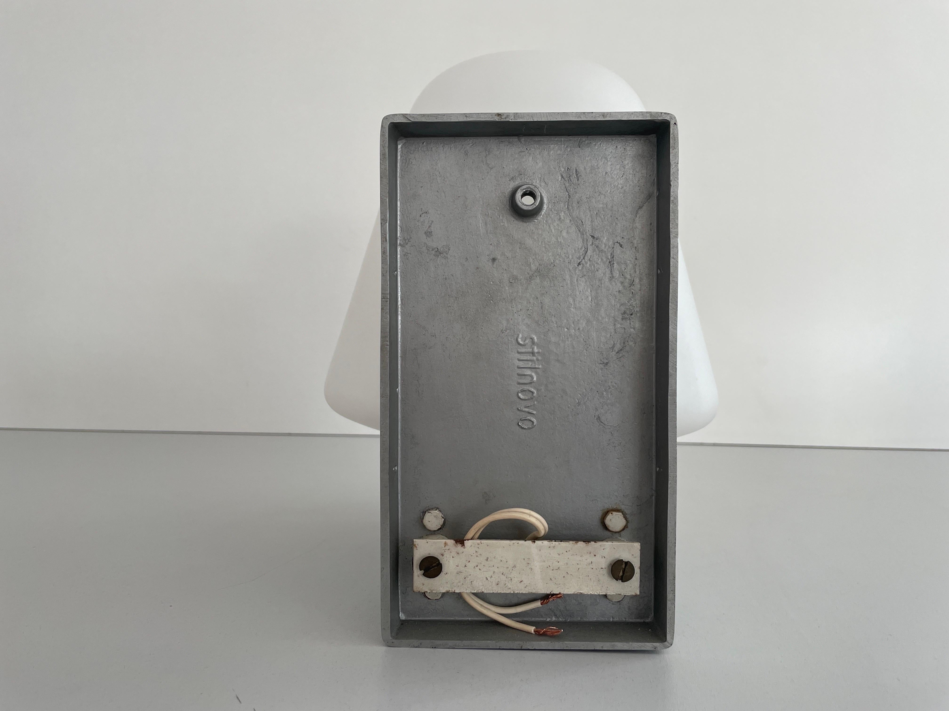 Applique simple en verre conique de type industriel par Stilnovo, années 1950, Italie en vente 10