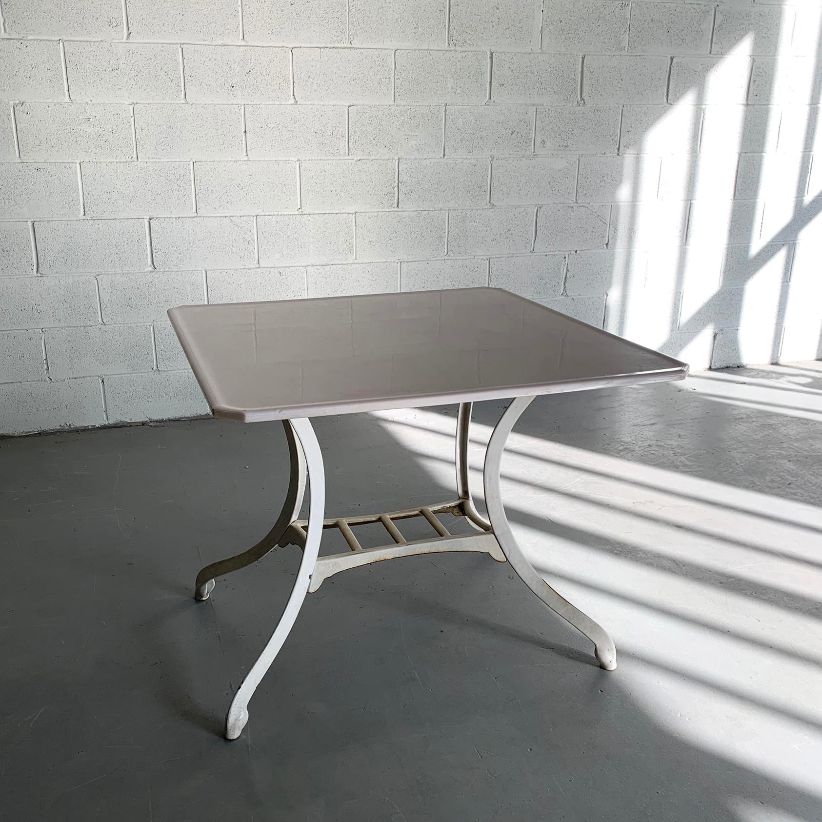 Vitrolite Table industrielle en vitrolite et fonte émaillée en vente