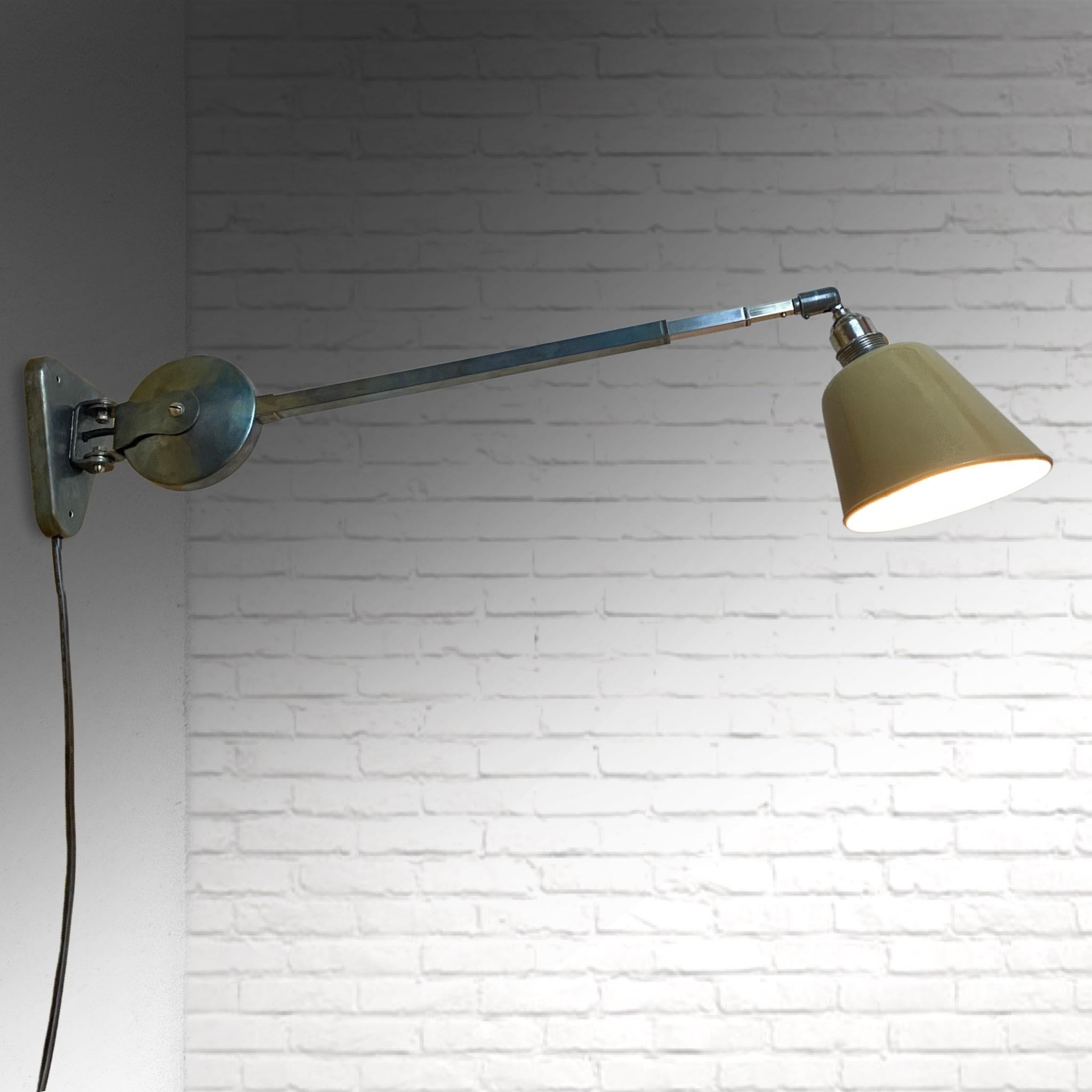 Industrial wall lamp produced by Metallwerke Schröder in the German town of Lobenstein in the 1940’s. Noteworthy features include an adjustable telescope arm and a ball-shaped light switch on the lamp holder. The wall mount bears the hallmark MWS.