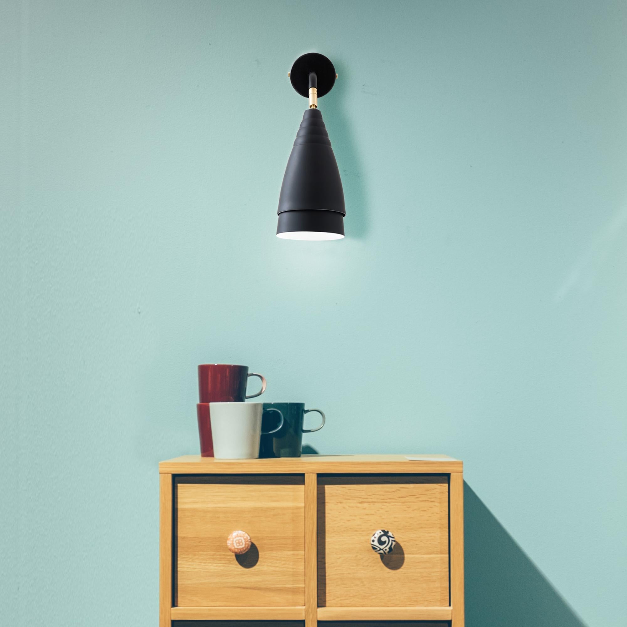 Industrial Wall Light with Italian Design in Soft Touch Matte Colors (21. Jahrhundert und zeitgenössisch) im Angebot