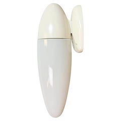 Lampada da parete industriale in bachelite bianca con vetro color latte, anni '50