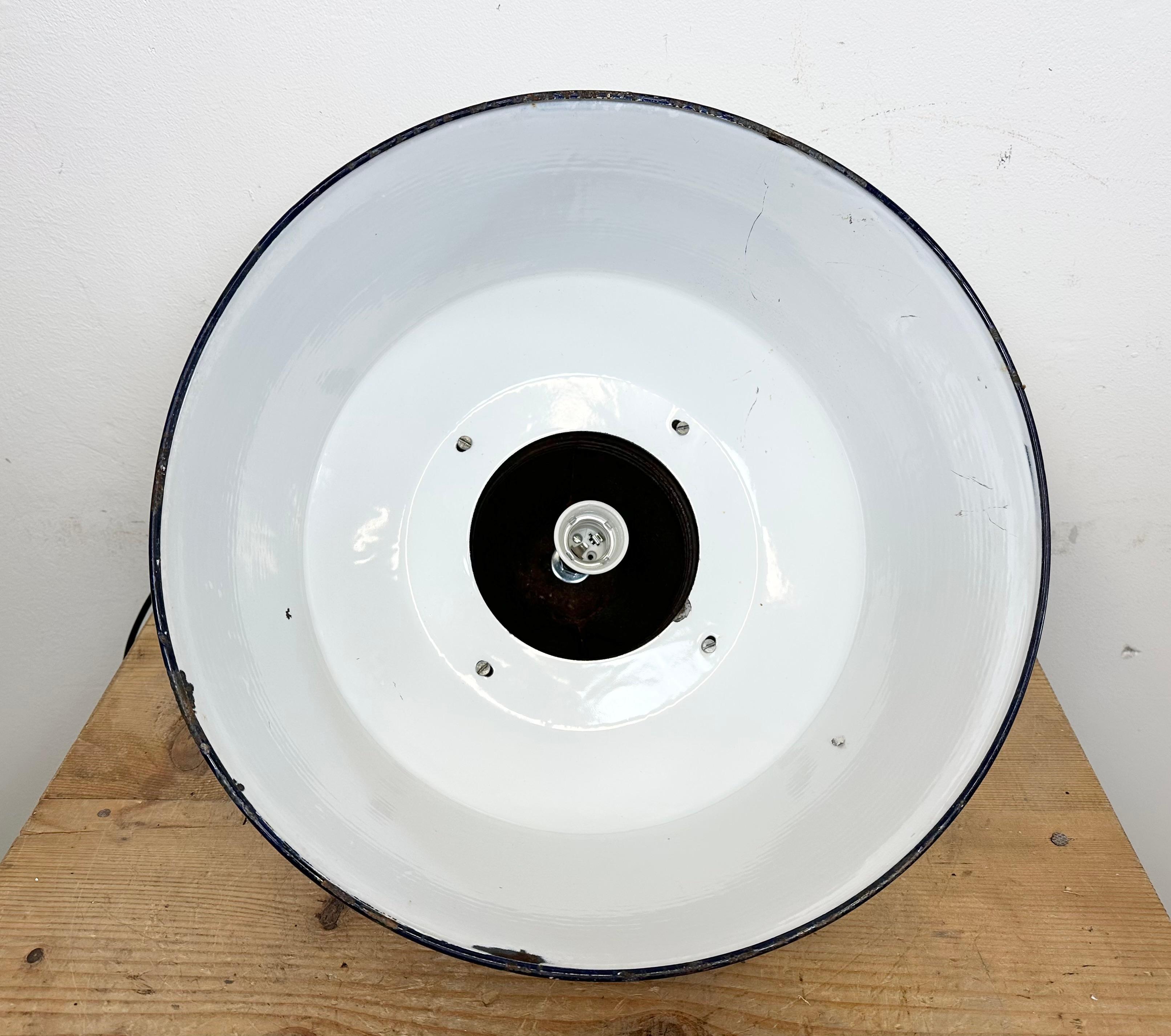Industrial White Enamel and Cast Iron Pendant Light, 1960s For Sale 11