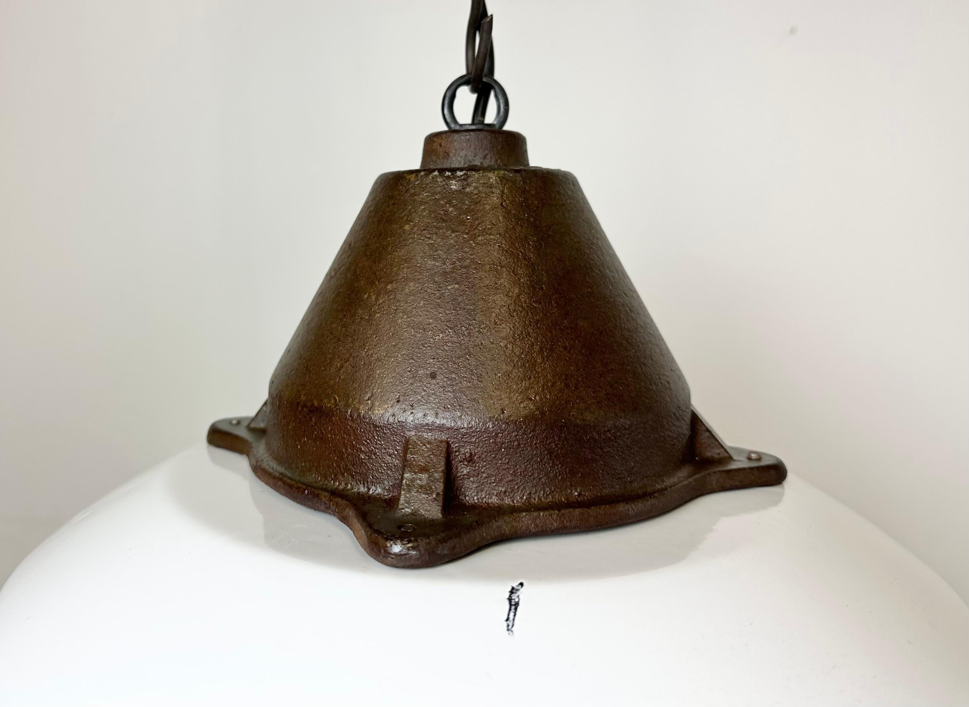 Industrial White Enamel and Cast Iron Pendant Light, 1960s In Good Condition For Sale In Kojetice, CZ