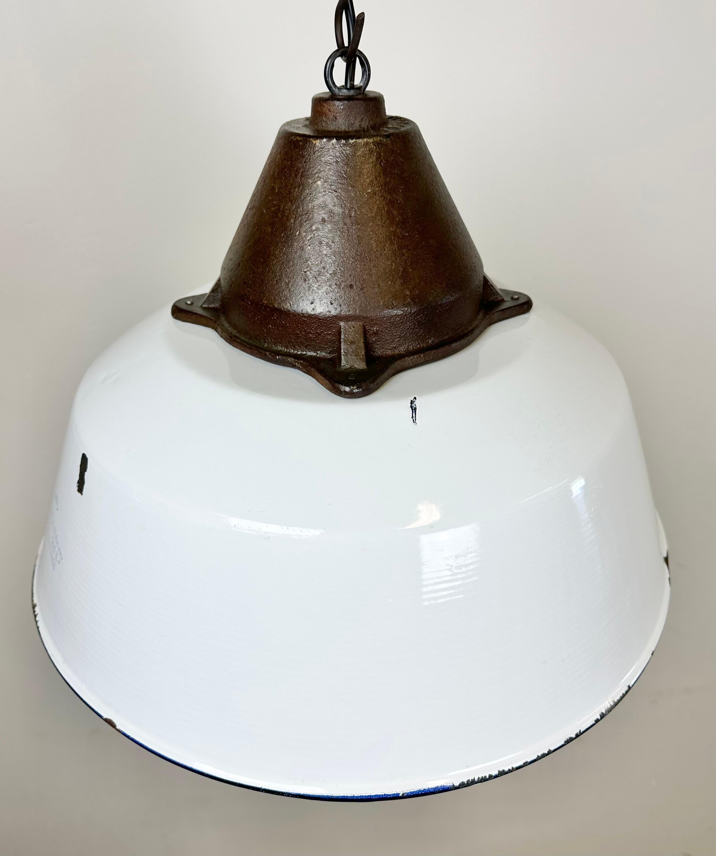 Industrial White Enamel and Cast Iron Pendant Light, 1960s For Sale 1