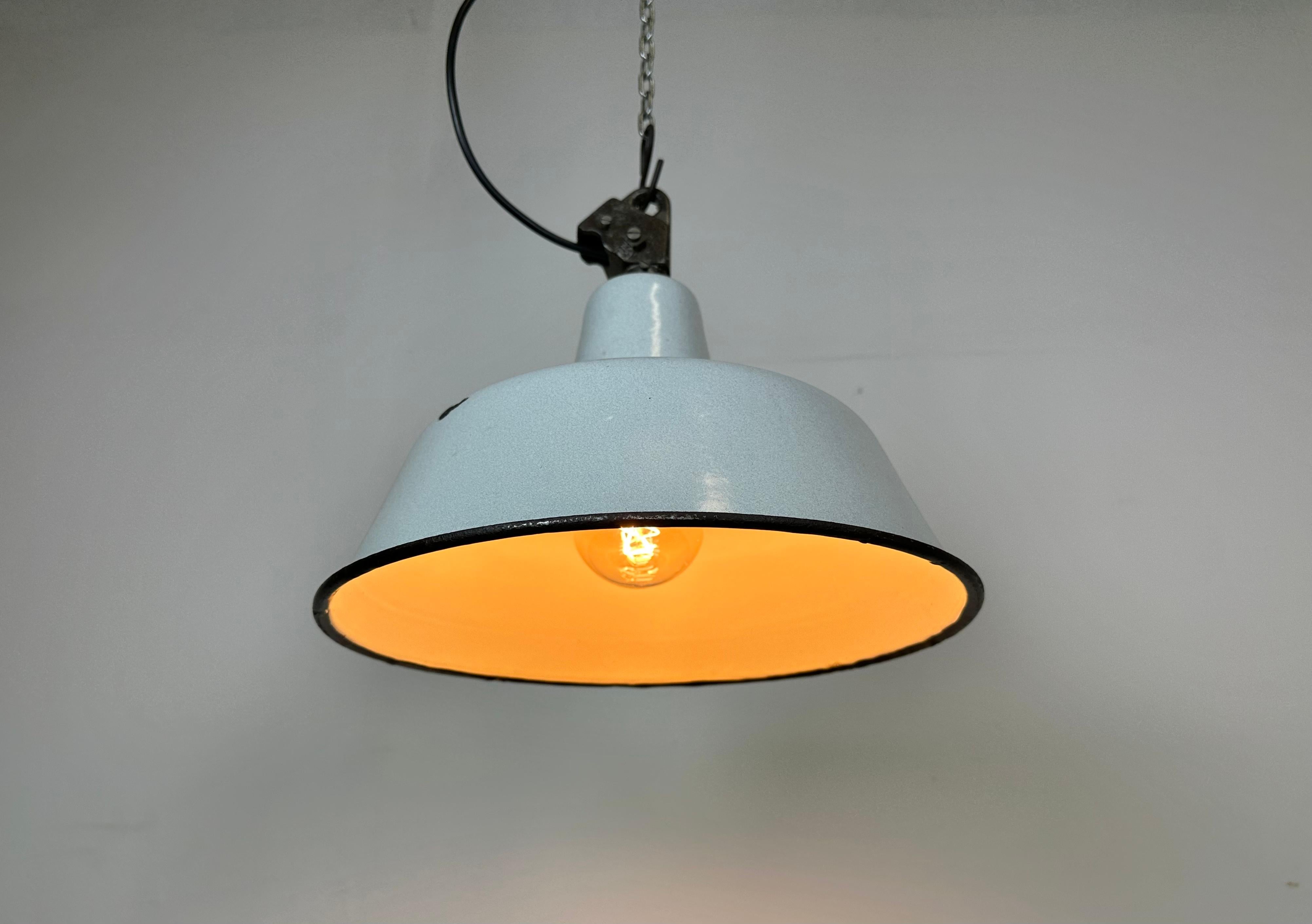 Industrial White Enamel Factory Lamp with Cast Iron Top, 1960s For Sale 4