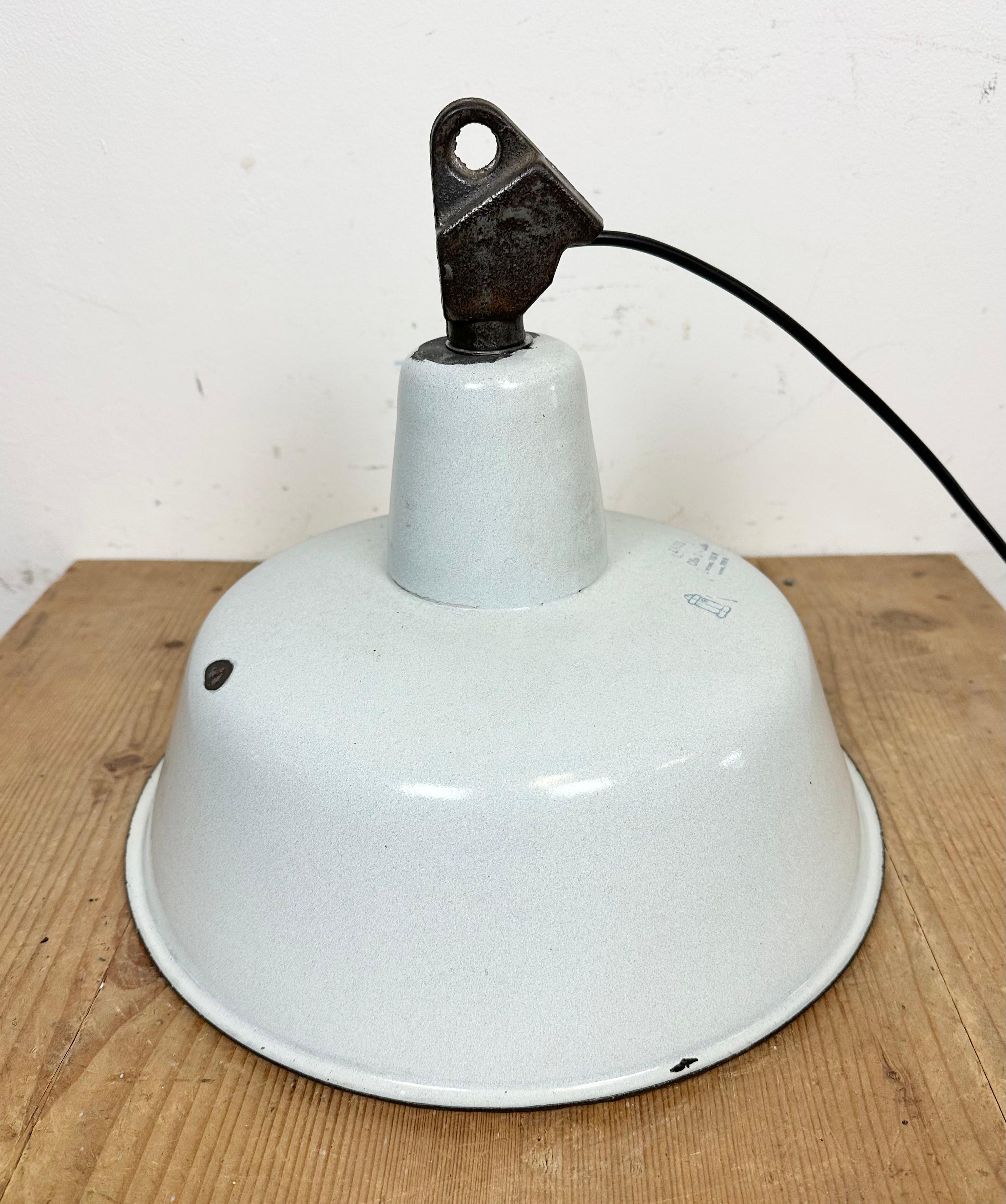 Industrial White Enamel Factory Lamp with Cast Iron Top, 1960s For Sale 7