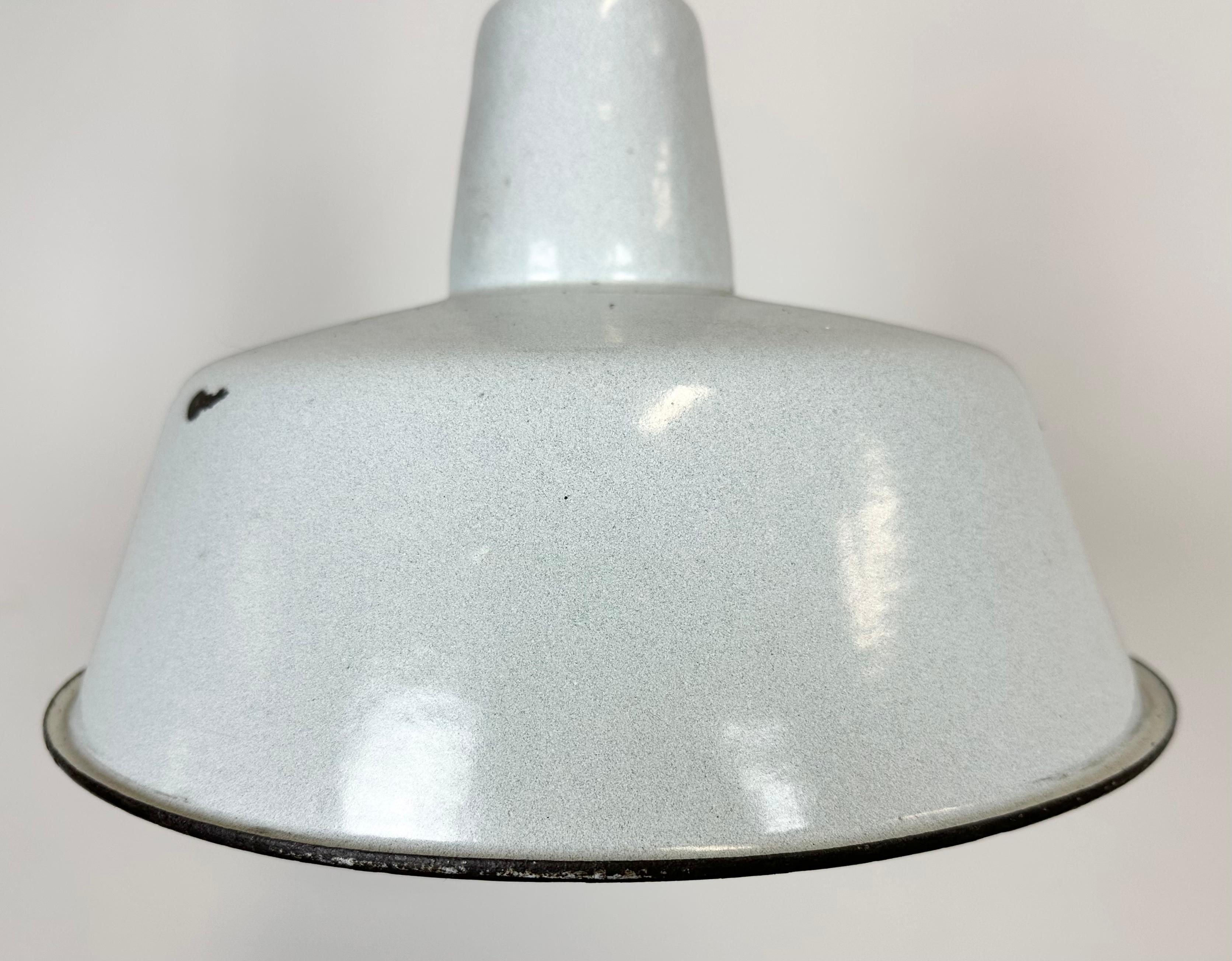 Industrial White Enamel Factory Lamp with Cast Iron Top, 1960s In Good Condition For Sale In Kojetice, CZ