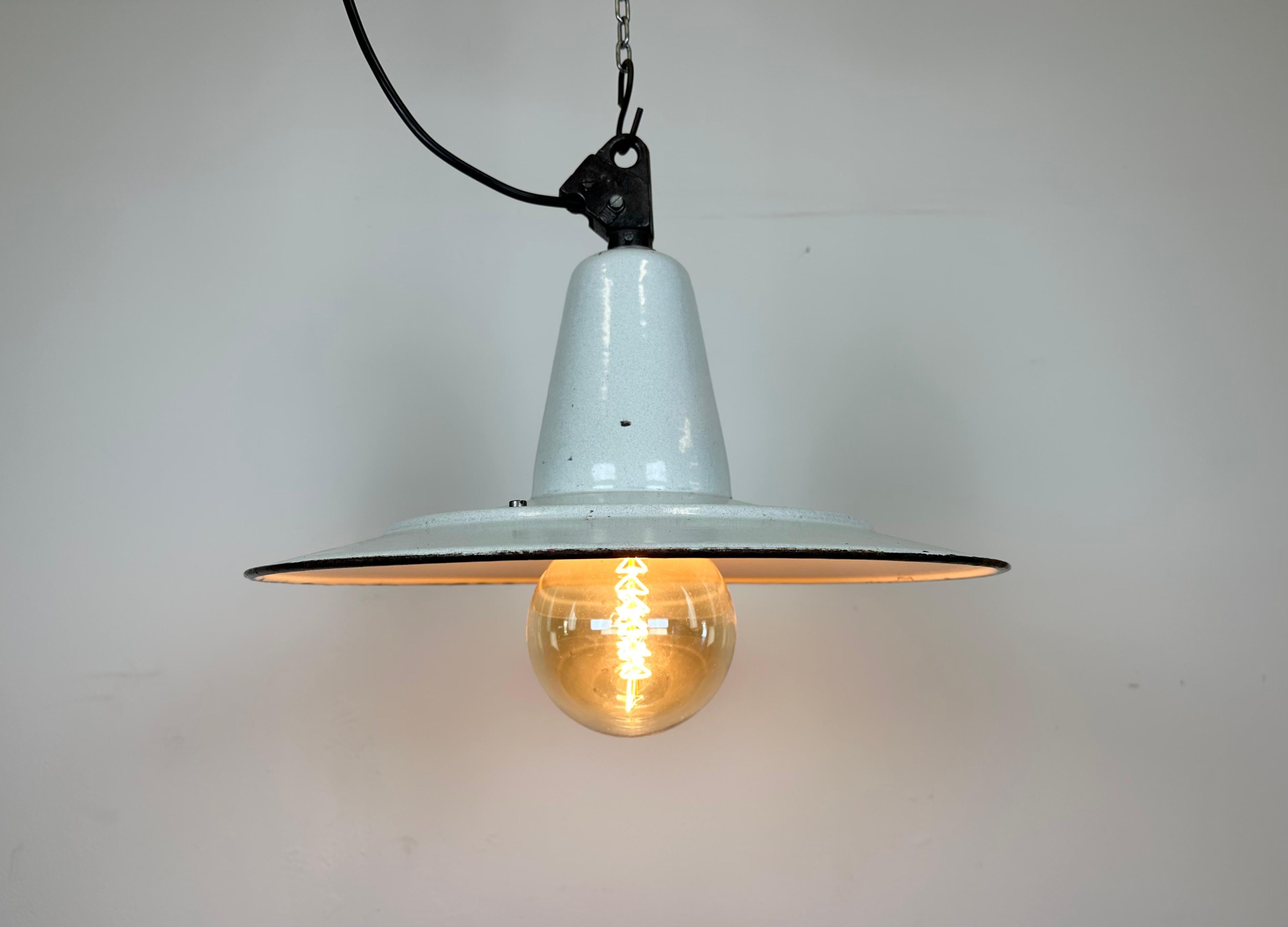 Industrial White Enamel Factory Pendant Lamp, 1960s For Sale 5