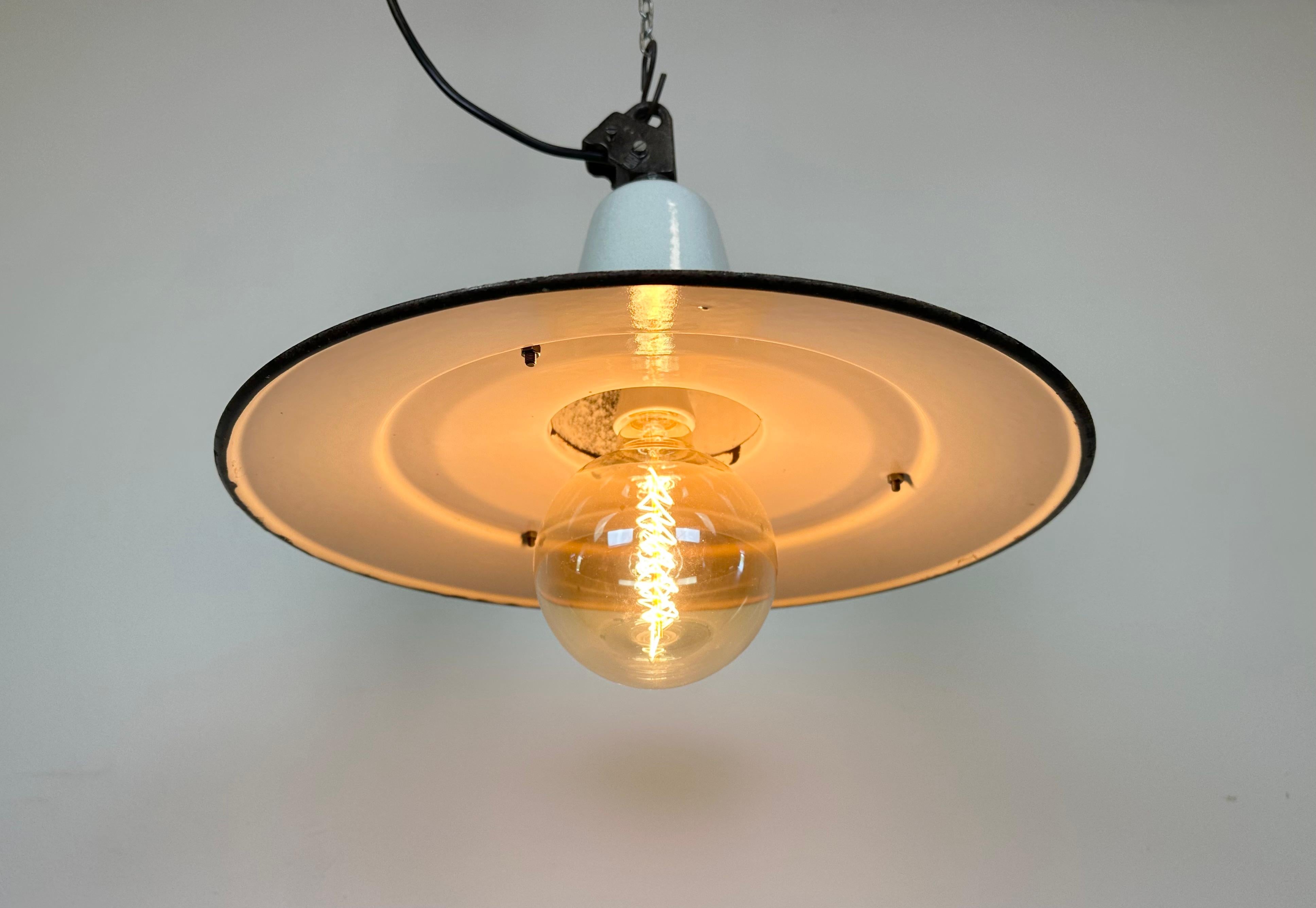 Industrial White Enamel Factory Pendant Lamp, 1960s For Sale 6