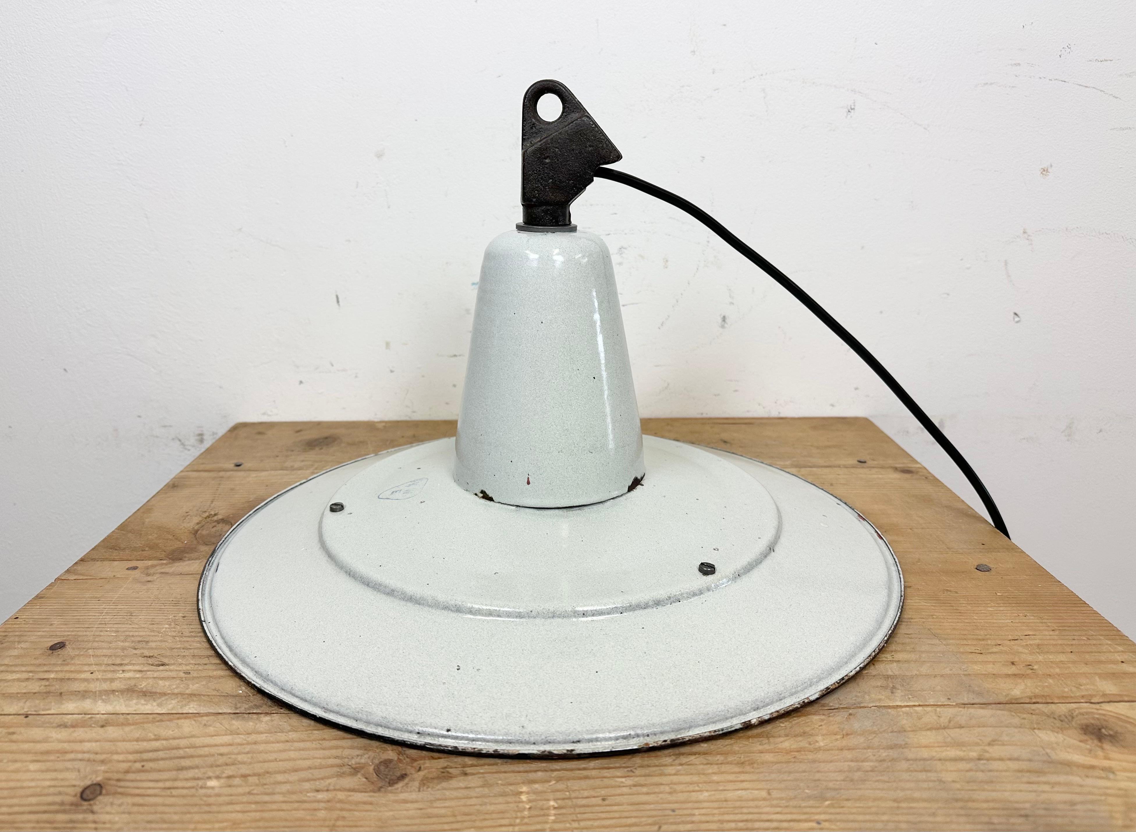 Industrial White Enamel Factory Pendant Lamp, 1960s For Sale 10