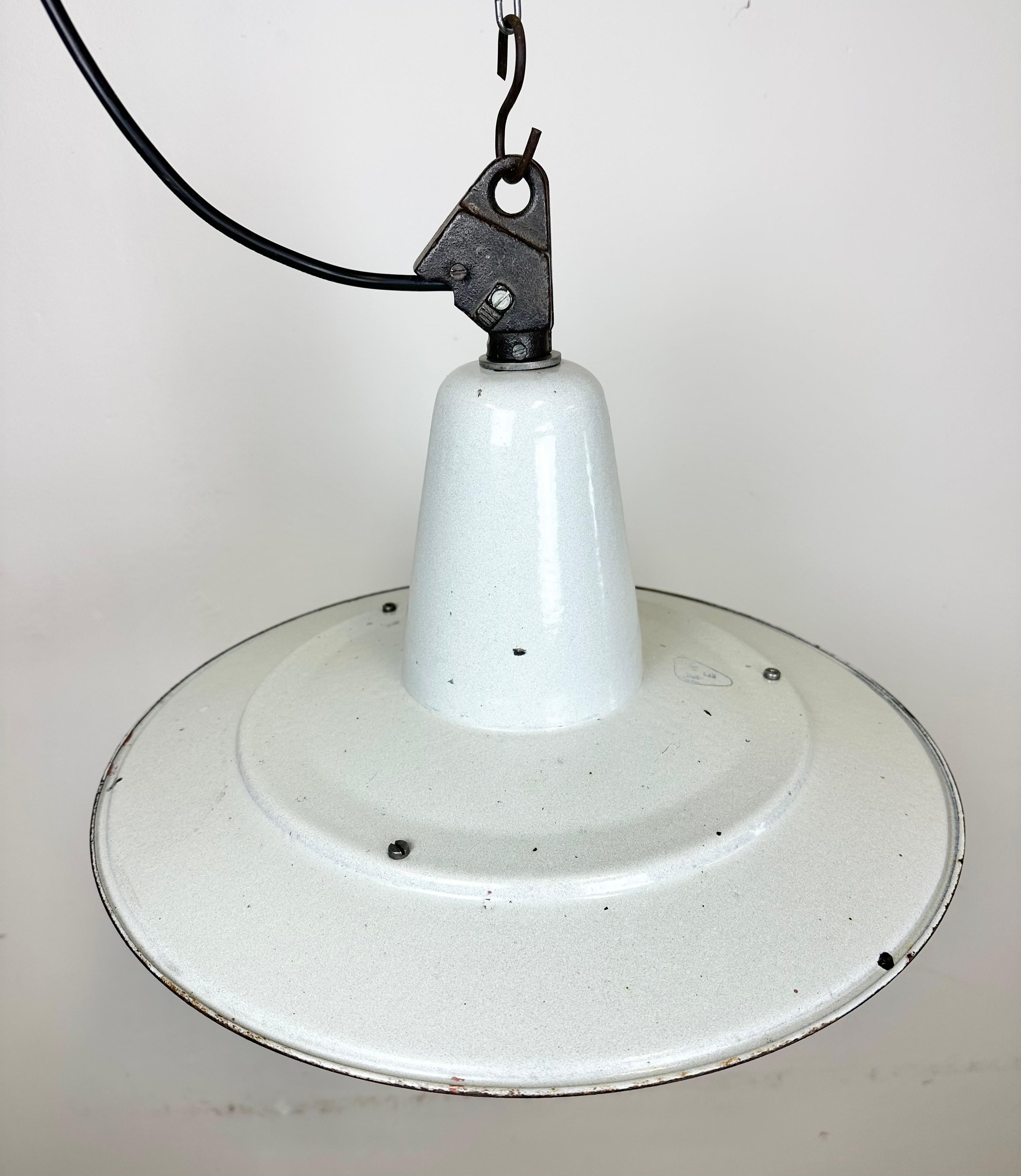 Industrial White Enamel Factory Pendant Lamp, 1960s For Sale 2