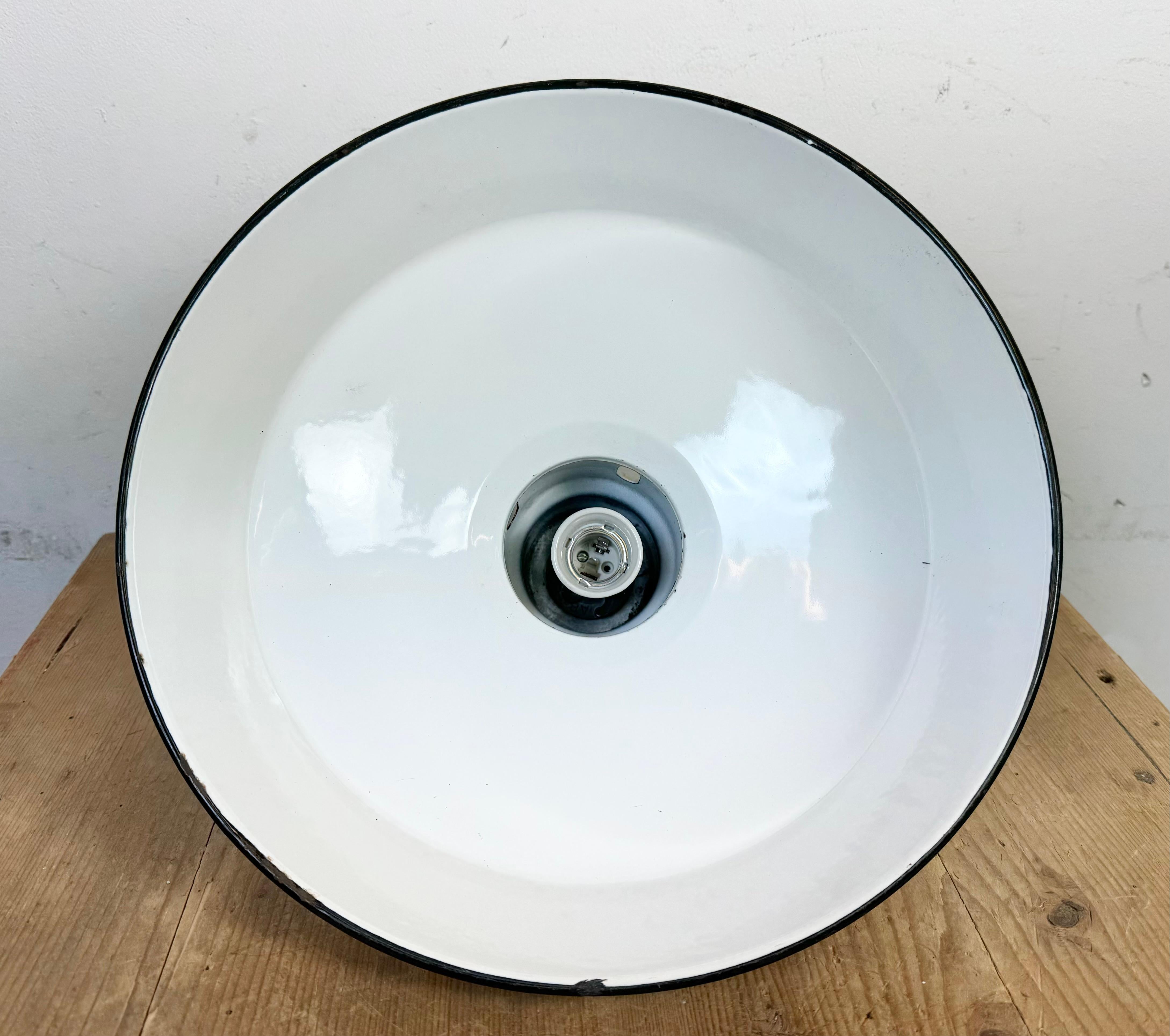 Lampada a sospensione industriale a smalto bianco di Abolite, anni '60 in vendita 8