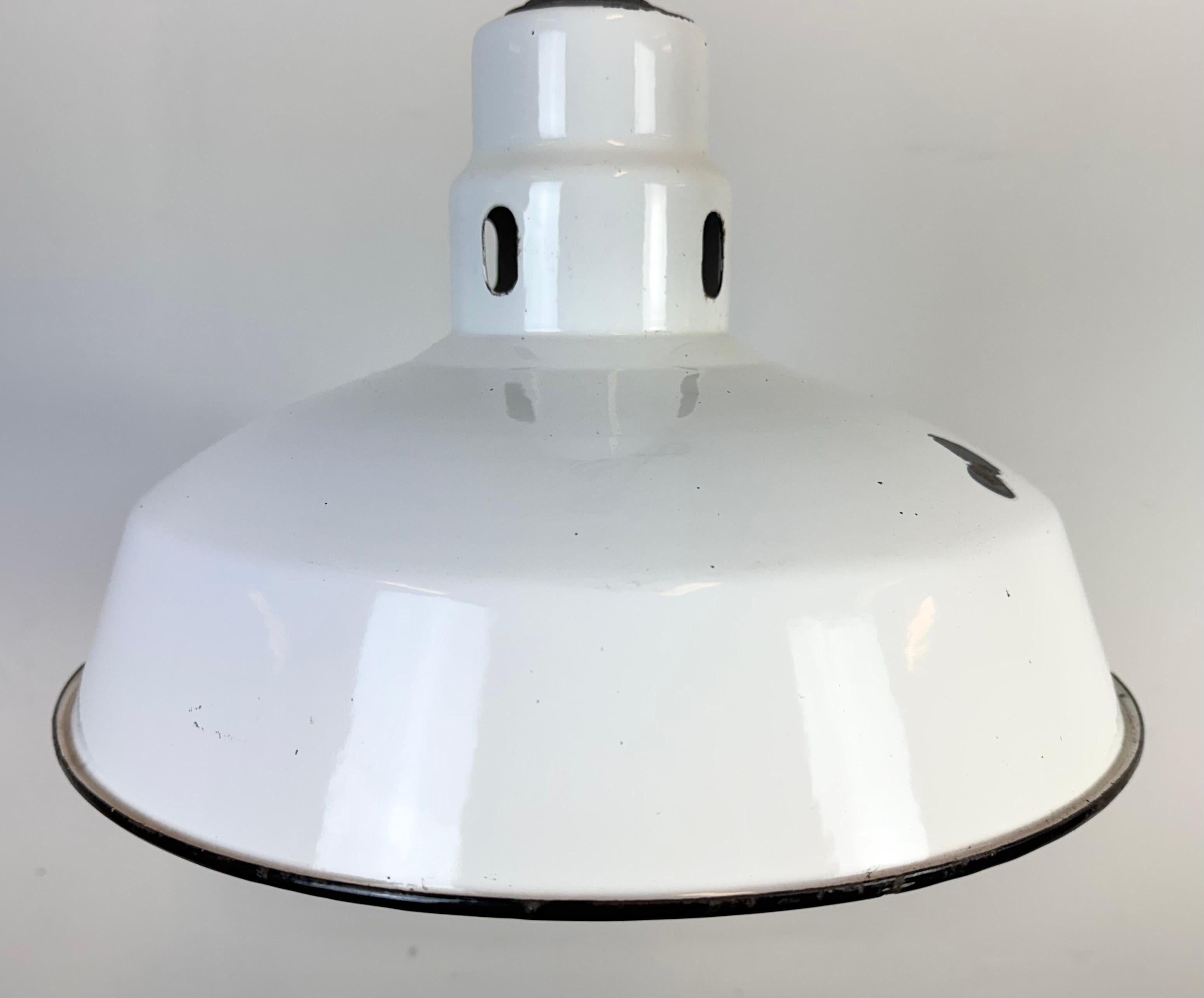 Americano Lampada a sospensione industriale a smalto bianco di Abolite, anni '60 in vendita