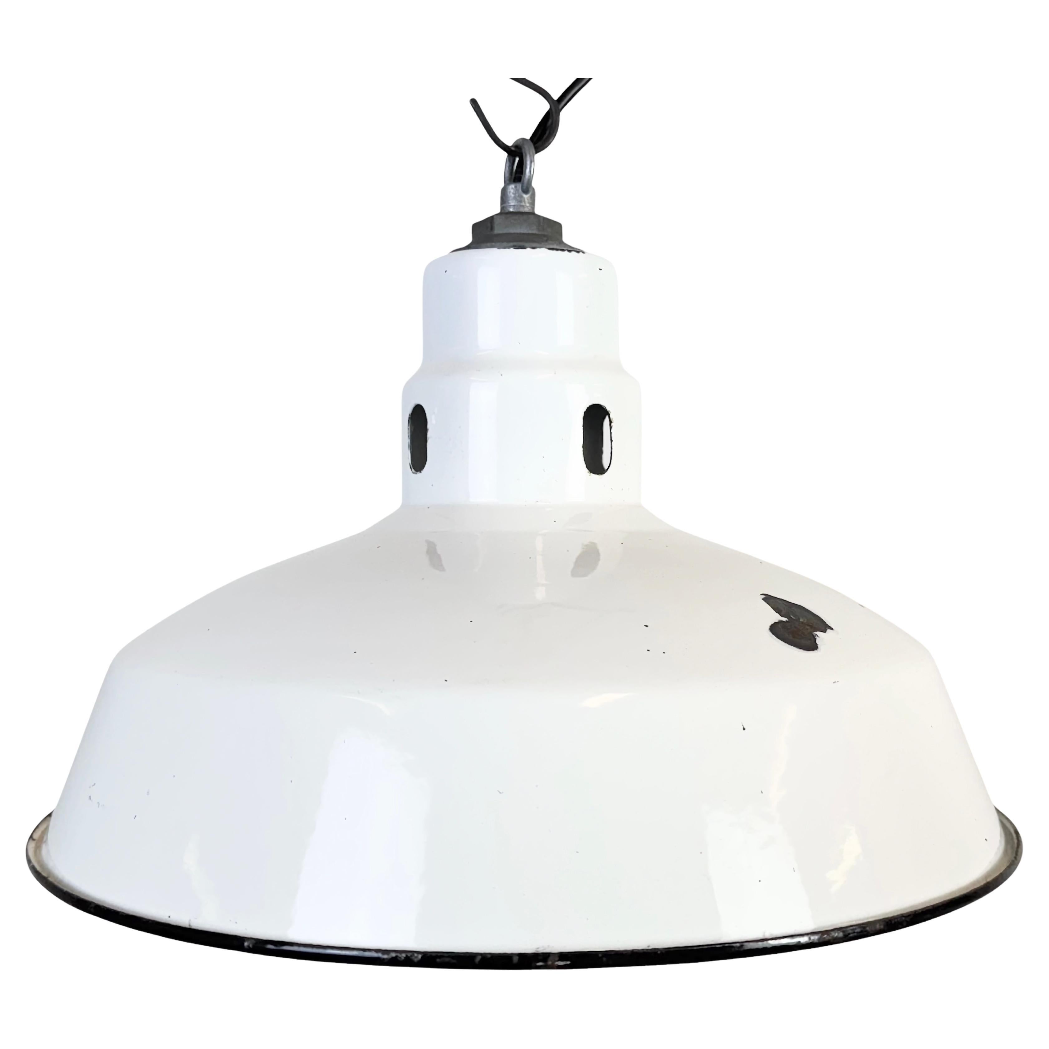 Lampada a sospensione industriale a smalto bianco di Abolite, anni '60
