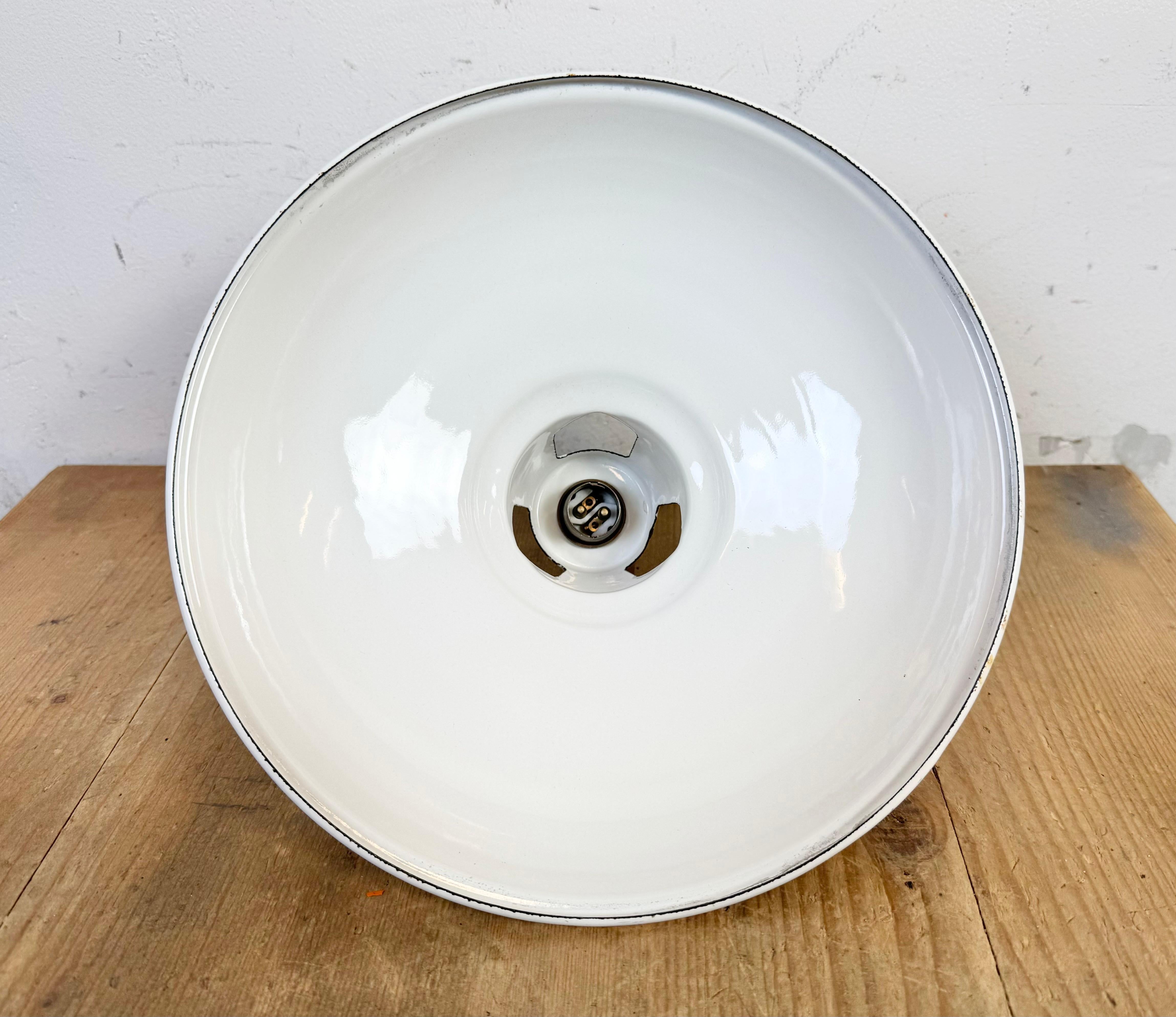Lampada a sospensione industriale a smalto bianco di Thorlux, anni '60 in vendita 9