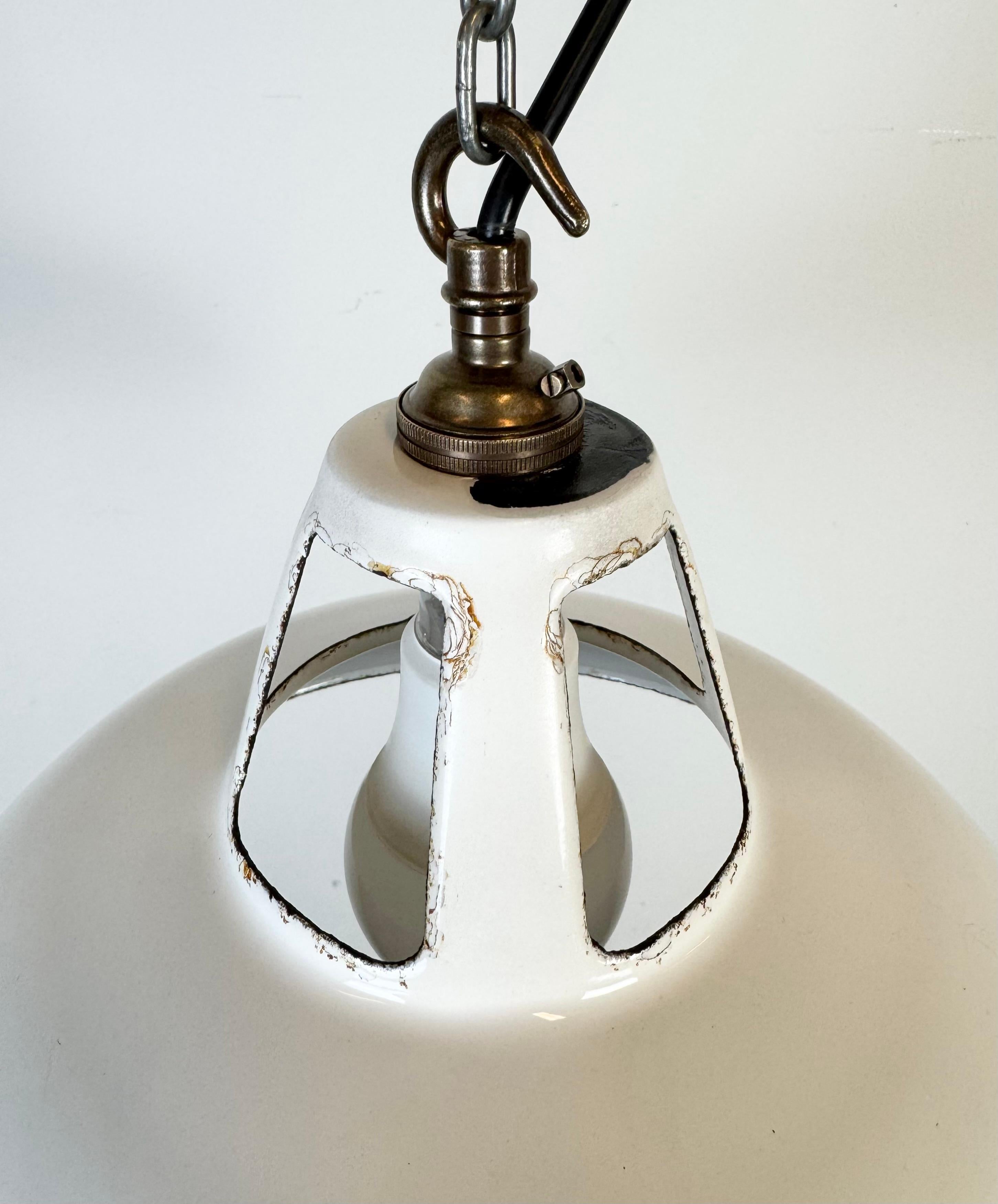 Britannico Lampada a sospensione industriale a smalto bianco di Thorlux, anni '60 in vendita