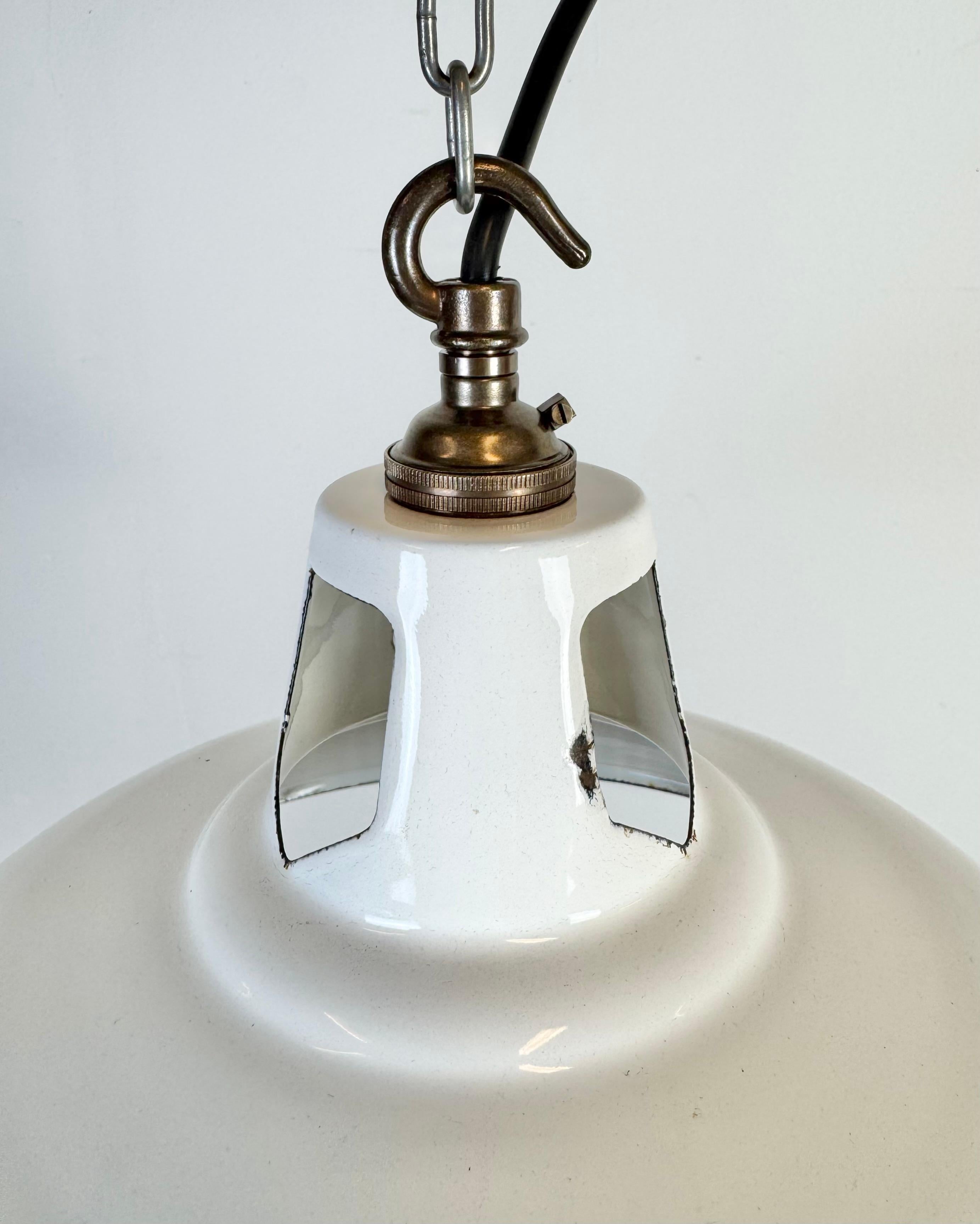 Britannico Lampada a sospensione industriale a smalto bianco di Thorlux, anni '60 in vendita