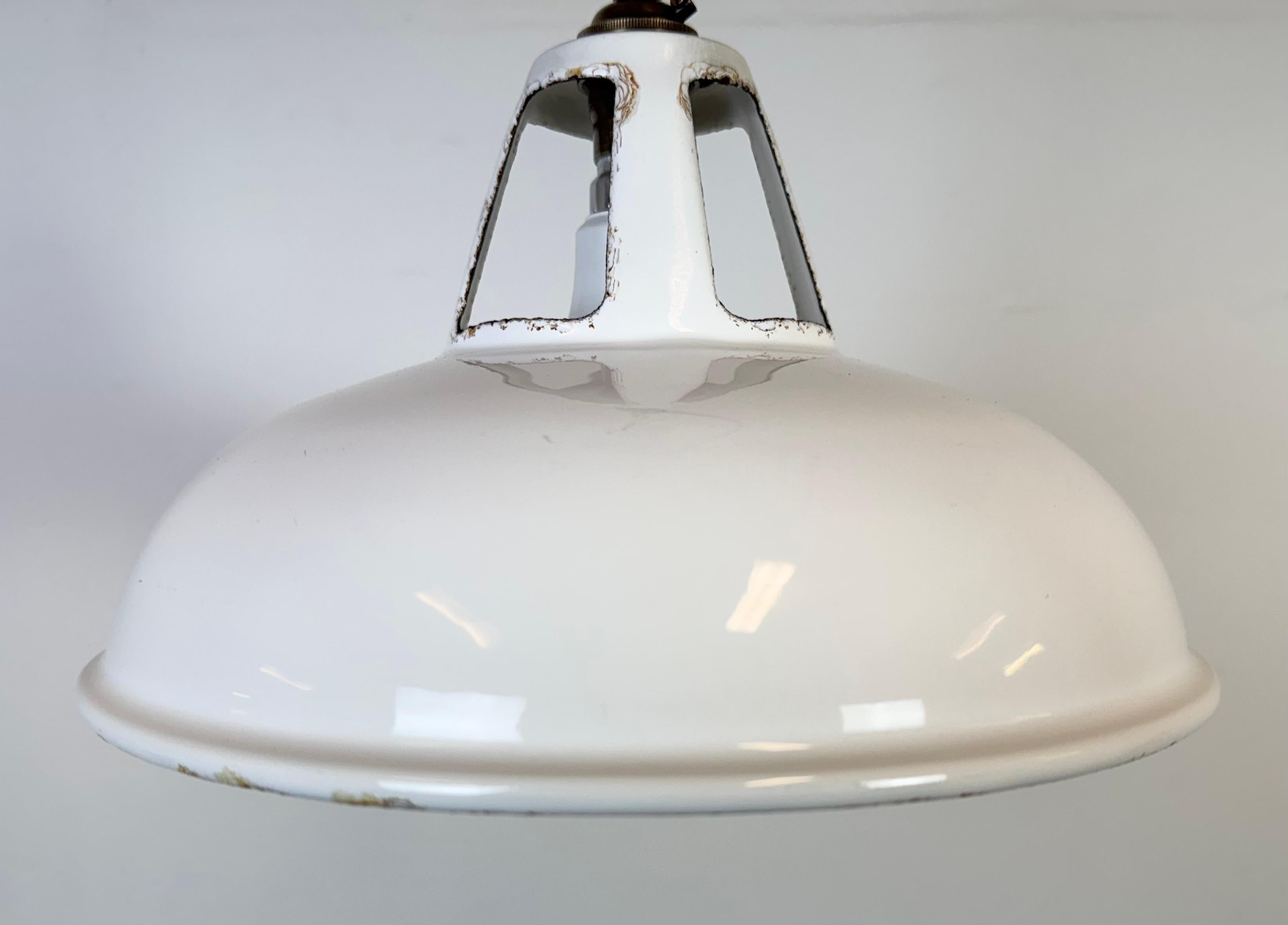 Lampada a sospensione industriale a smalto bianco di Thorlux, anni '60 In condizioni buone in vendita a Kojetice, CZ