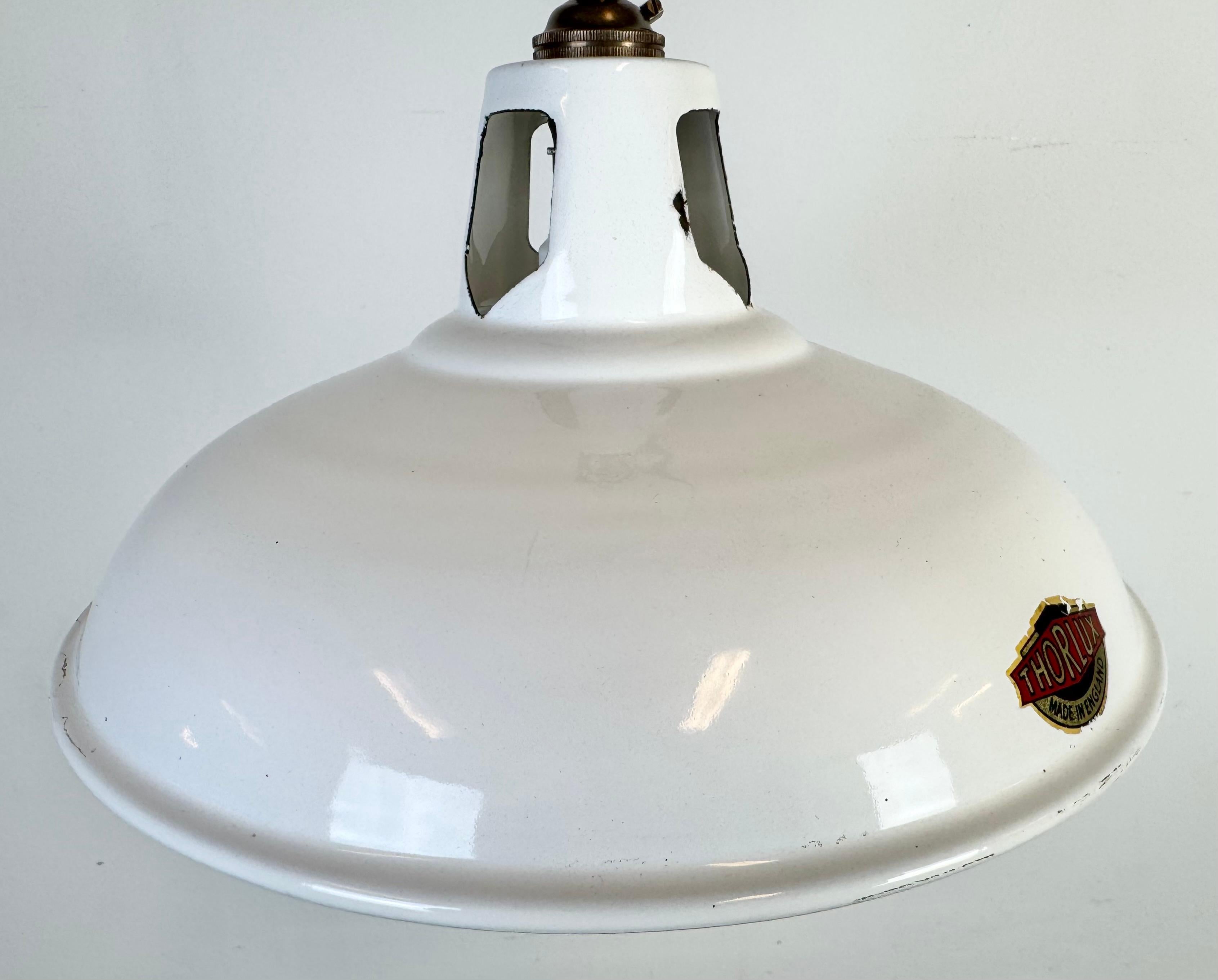 Lampada a sospensione industriale a smalto bianco di Thorlux, anni '60 In condizioni buone in vendita a Kojetice, CZ