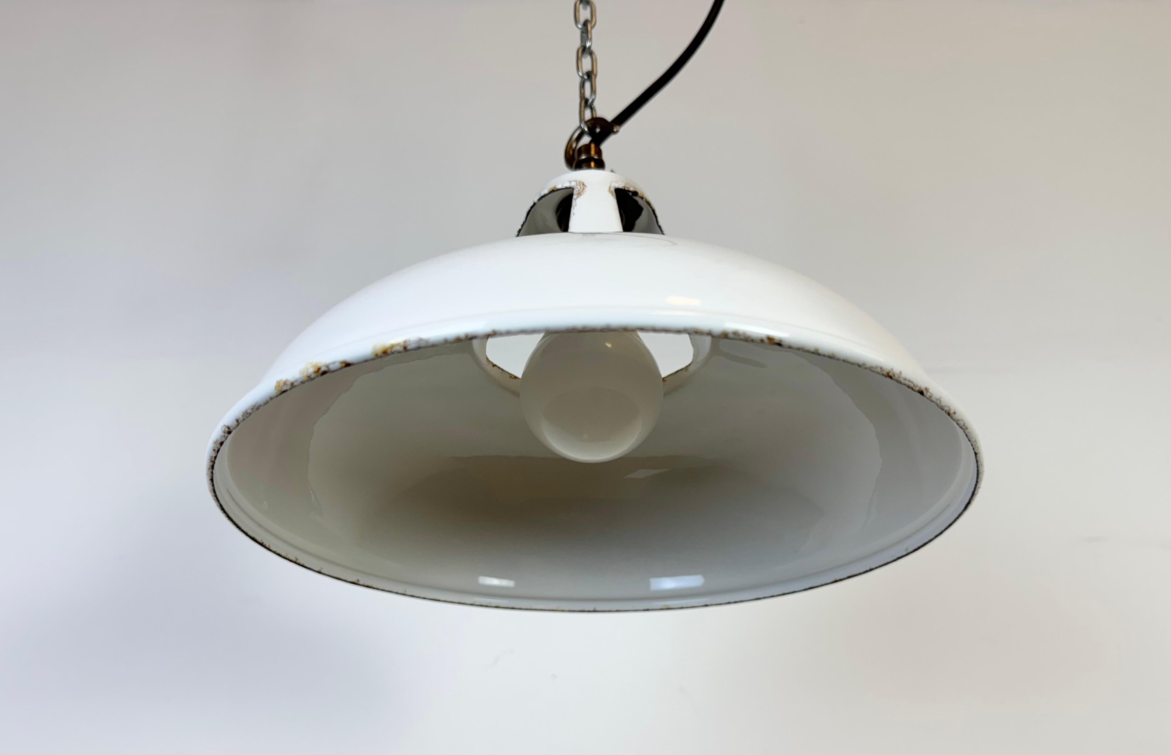 Lampada a sospensione industriale a smalto bianco di Thorlux, anni '60 in vendita 1